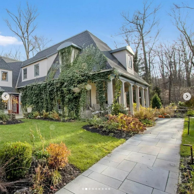 Hayden Panettiere's former chidlhood home at 129 Washington Spring Road in Snedens Landing, New York. | Source: Instagram/ellissothebysrealty