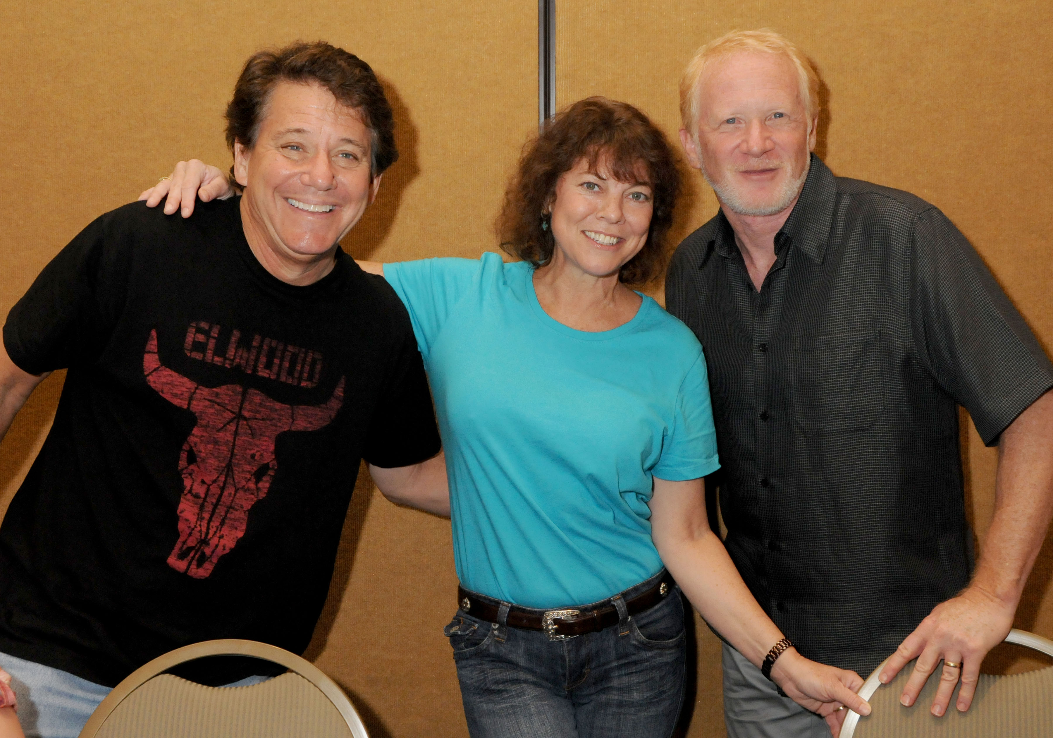Anson Williams poses with fellow Happy Days stars Erin Moran and Donny Most at a Hollywood collectors and celebrities event, reflecting the enduring connection he shared with his former castmates. | Source: Getty Images
