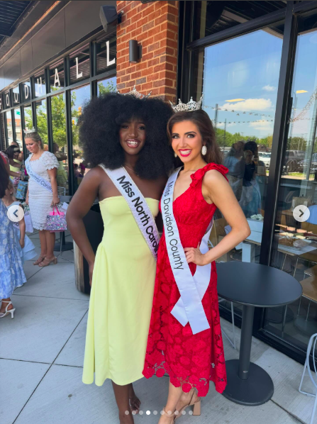 Carrie Everett and Sophia Kellstrom. | Source: Instagram/missamericanc