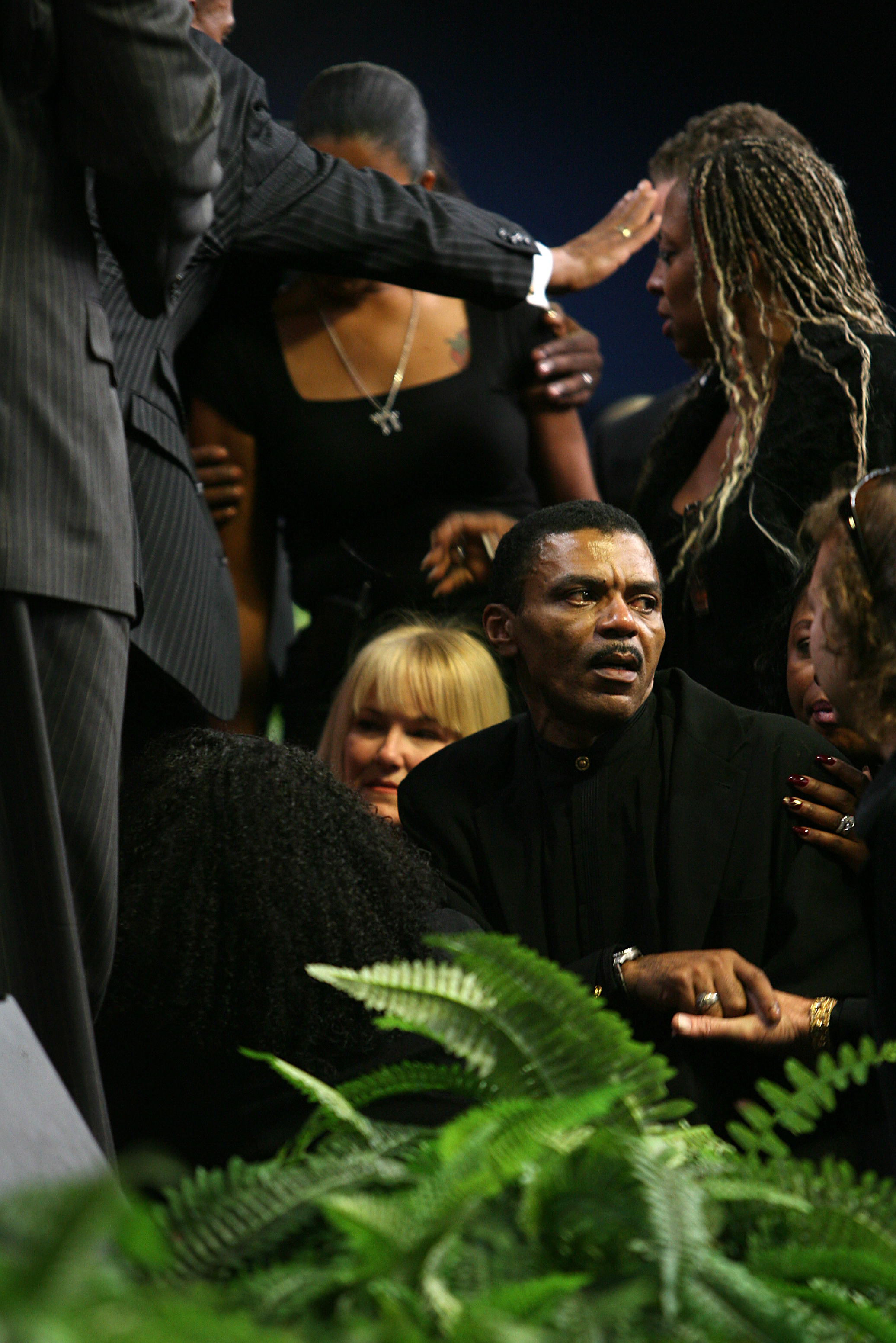 Ike Turner, Jr. is surrounded by friends and family on December 12, 2007 | Source: Getty Images