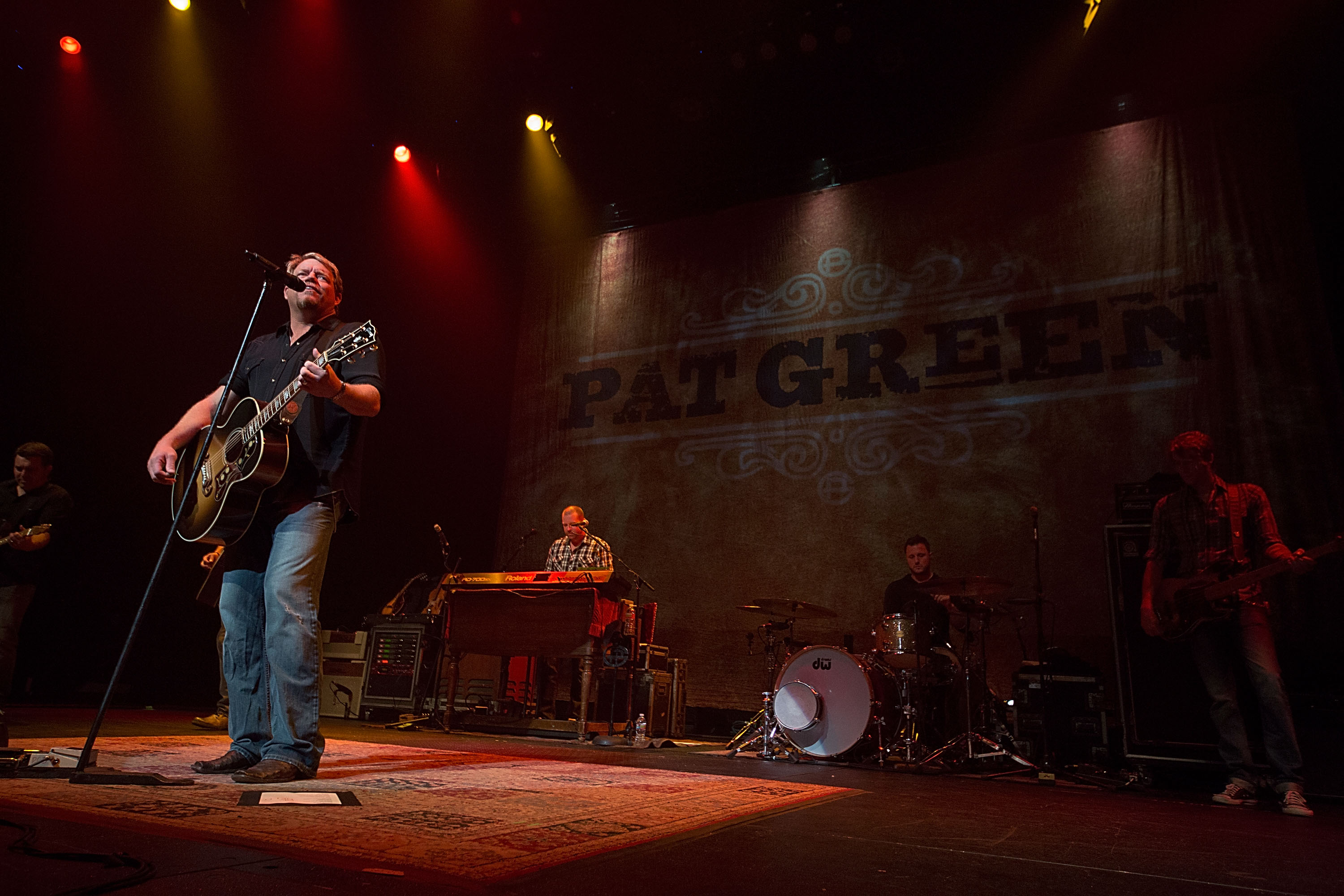 Pat Green on stage during a concert in Austin, Texas on August 24, 2012. | Source: Getty Images