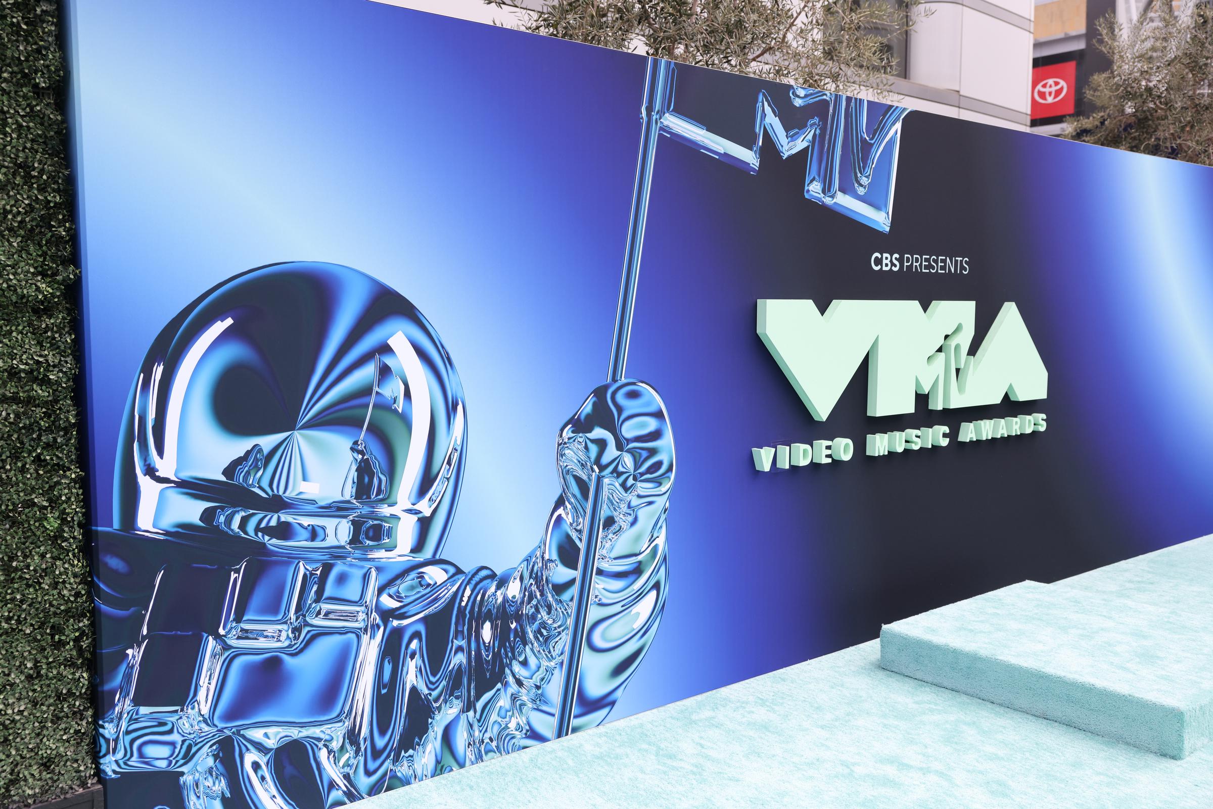 The 2026 MTV Video Music Awards took place at the Peacock Theater in Los Angeles on September 27, 2026. Madonna's return to the ceremony would become especially significant to Lisa Rinna. | Source: Getty Images