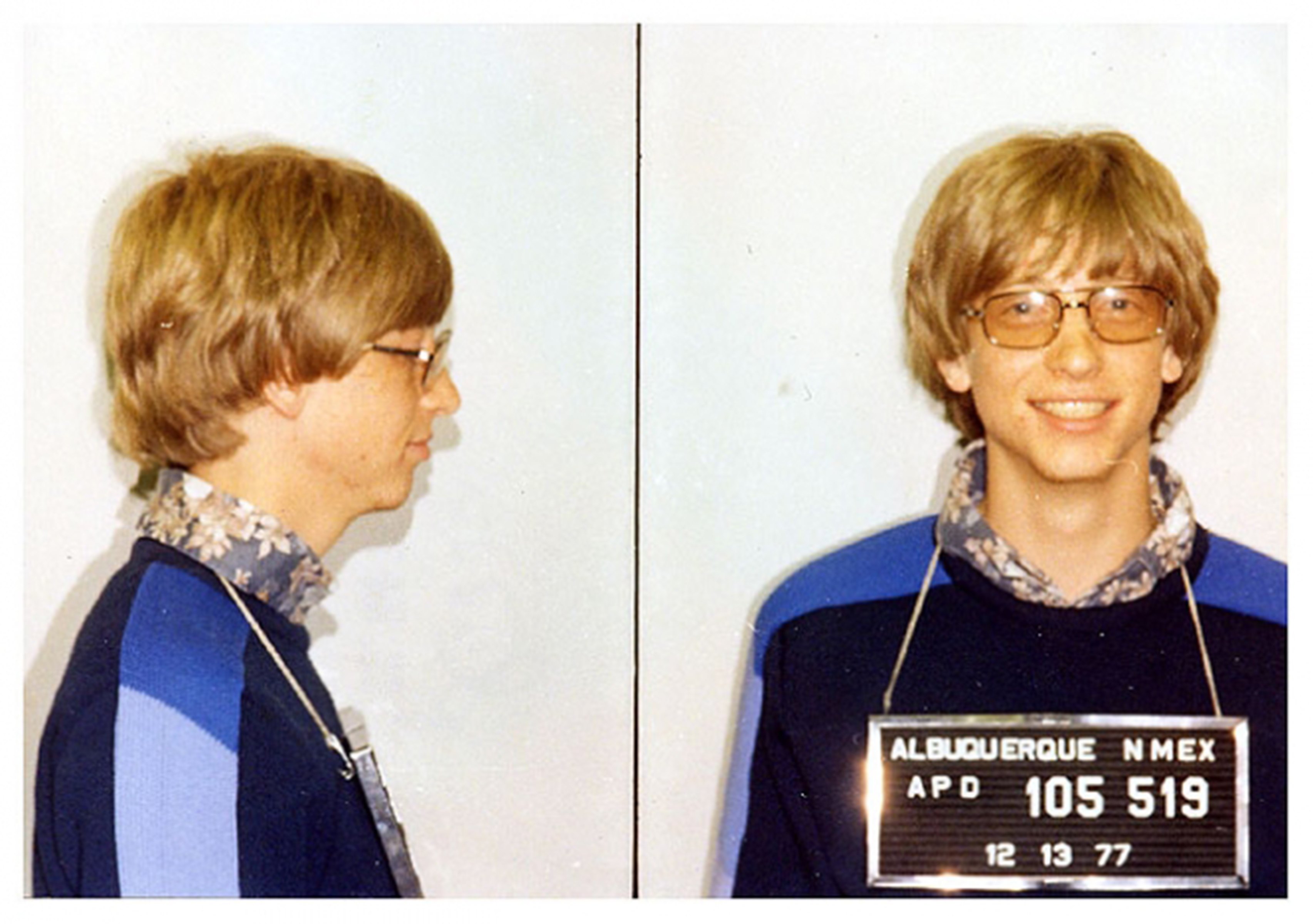Bill Gates posing for his mugshot on December 13, 1977. | Source: Getty Images