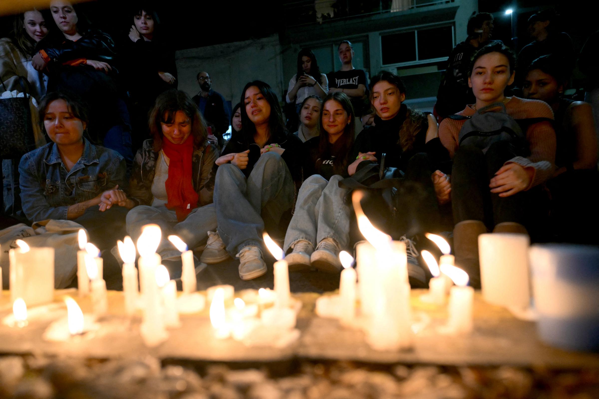 Liam Payne fans with lit candles next to the hotel where he died in Buenos Aires, Argentina, on October 16, 2024 | Source: Getty Images
