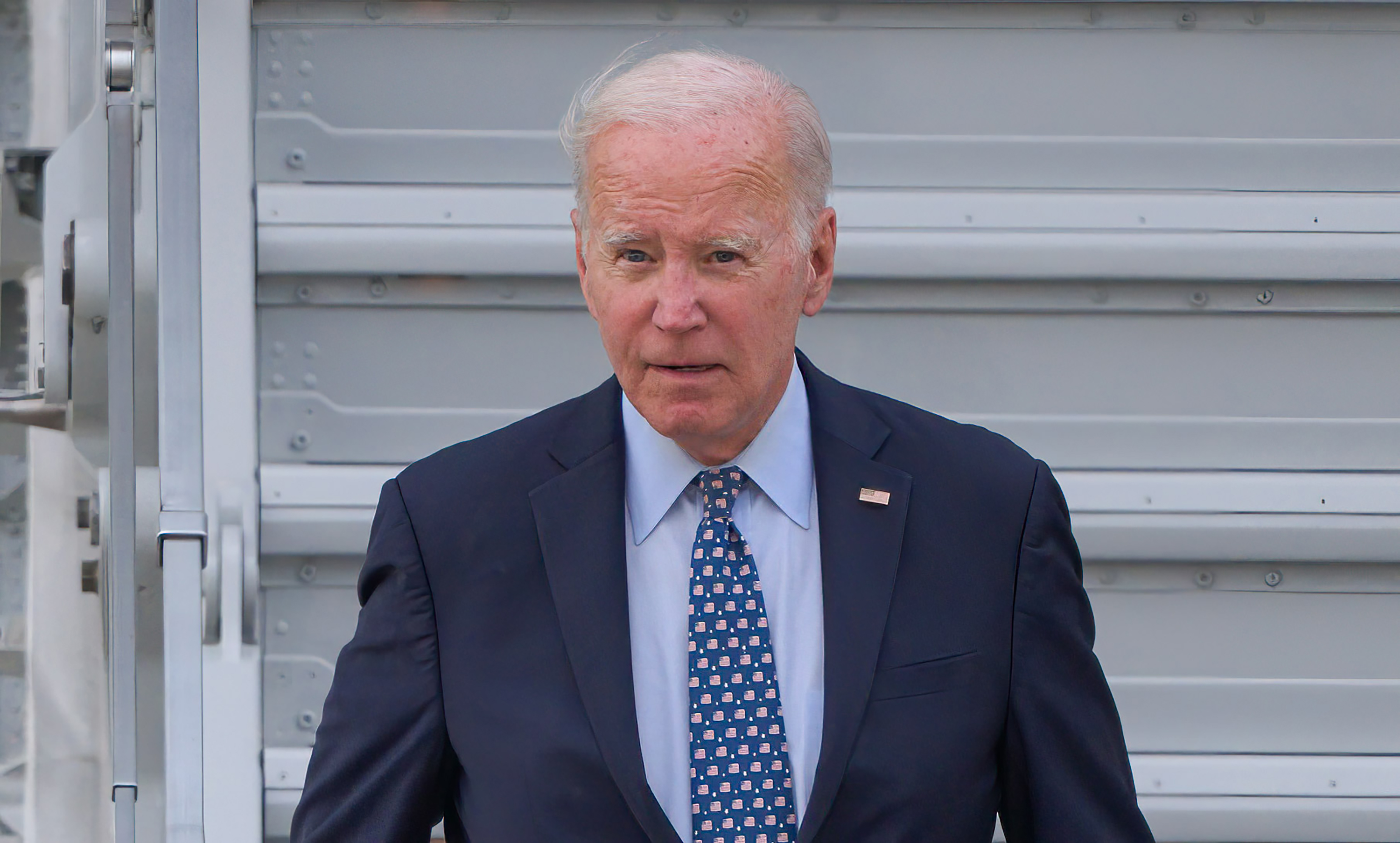 Joe Biden disembarks from Air Force One at John F. Kennedy airport in New York City on September 17, 2023 | Source: Getty Images