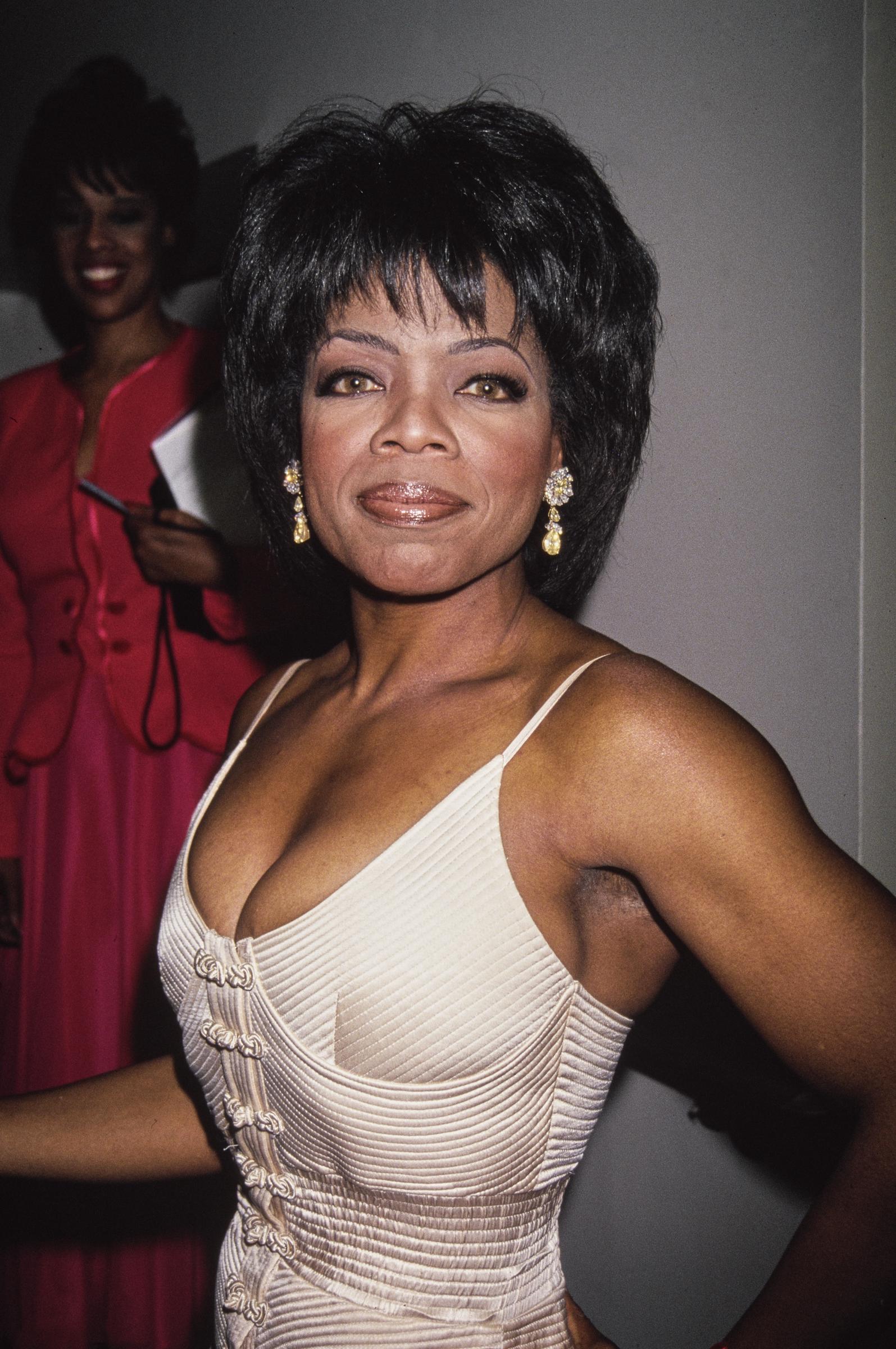 The legendary TV host attends the 21st Annual Daytime Emmy Awards at the Waldorf Astoria Hotel on May 25, 1994, in New York City | Source: Getty Images