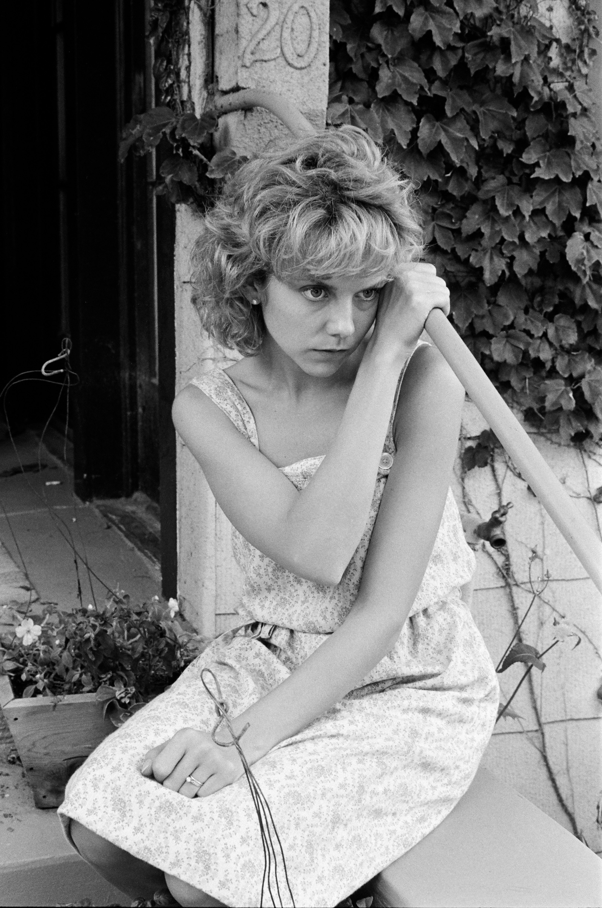 Melancholy and tension shadowed Linda Purl's face as she leaned pensively against a railing for the August 1, 1985 episode "Revenge" of "Alfred Hitchcock Presents". At 29, her youthful features took on a dramatic gravity, framed by a soft, layered feathered bob and paired with a modest floral sundress.