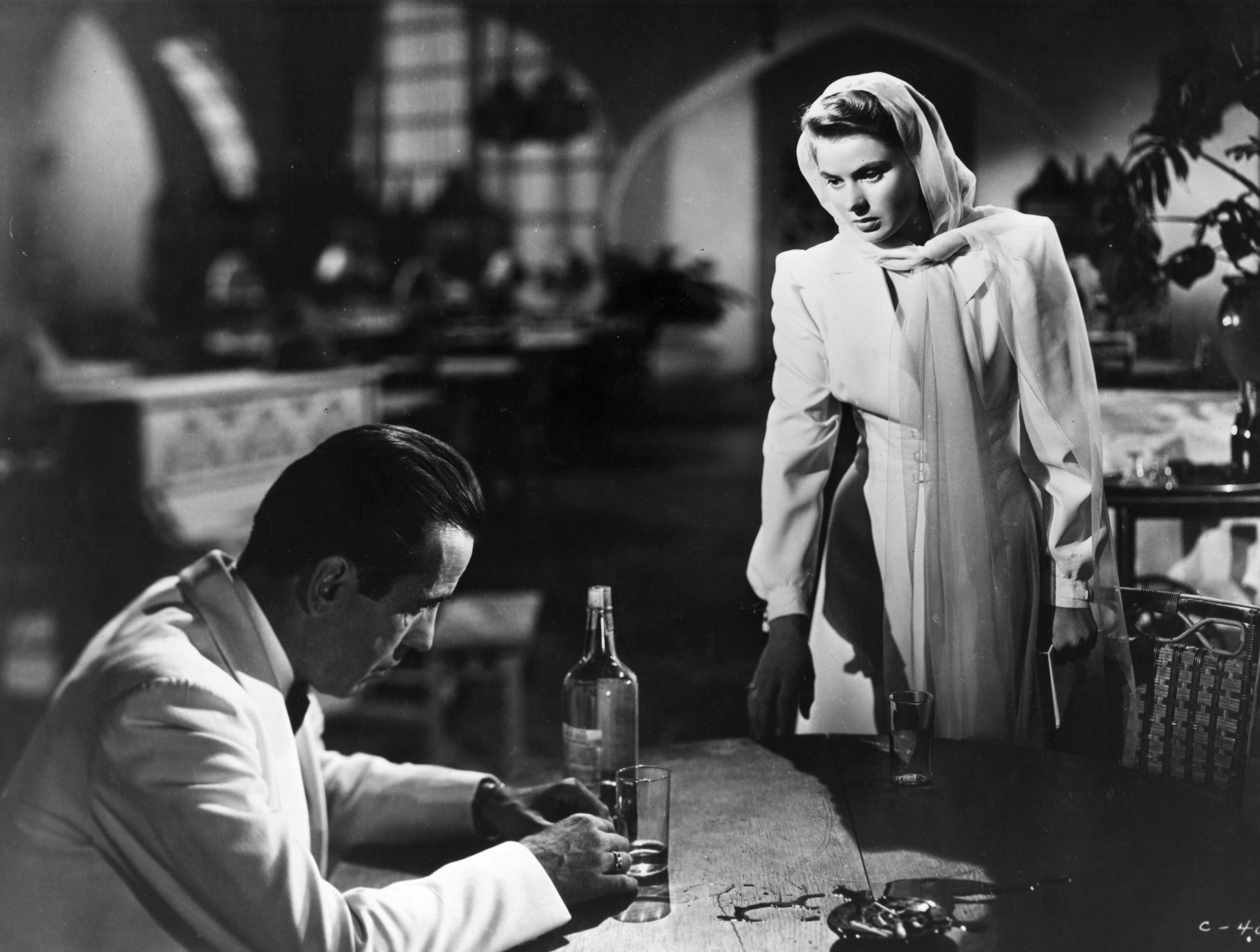 Humphrey Bogart and Ingrid Bergman as their characters Rick and Ilsa from "Casablanca" in 1942. | Source: Getty Images