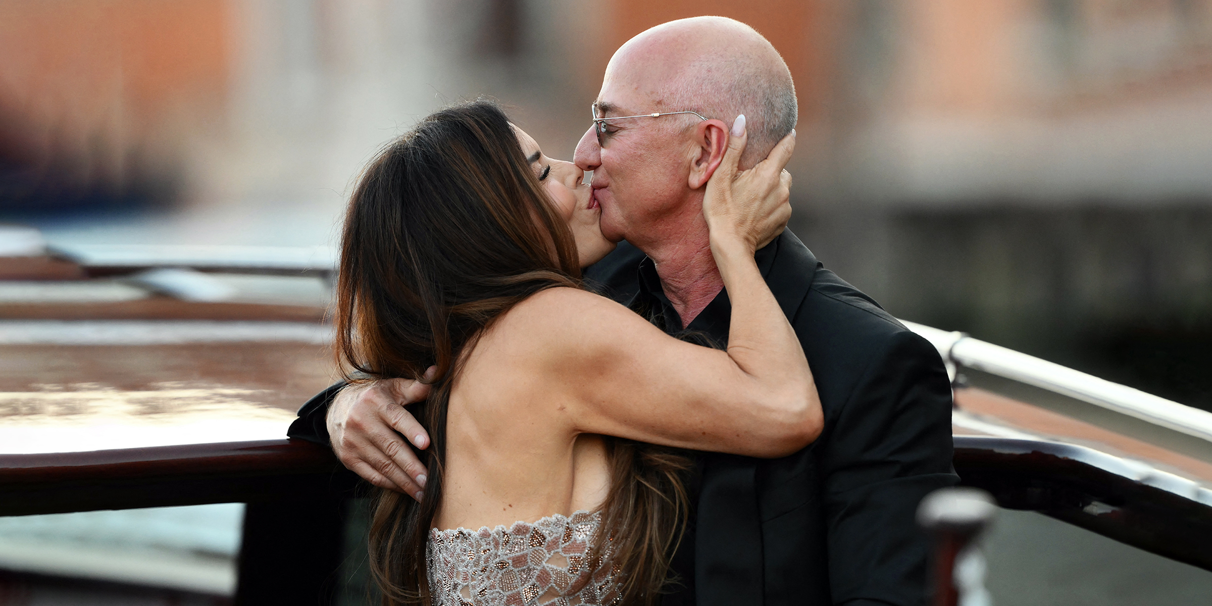 Lauren Sanchez and Jeff Bezos. | Source: Getty Images