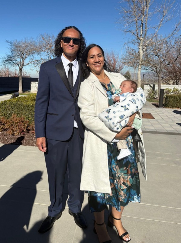 Vaea Tulikaninifo standing beside two loved ones as the trio poses for a photo, posted on January 10, 2026. | Source: Facebook/Brian Schnee