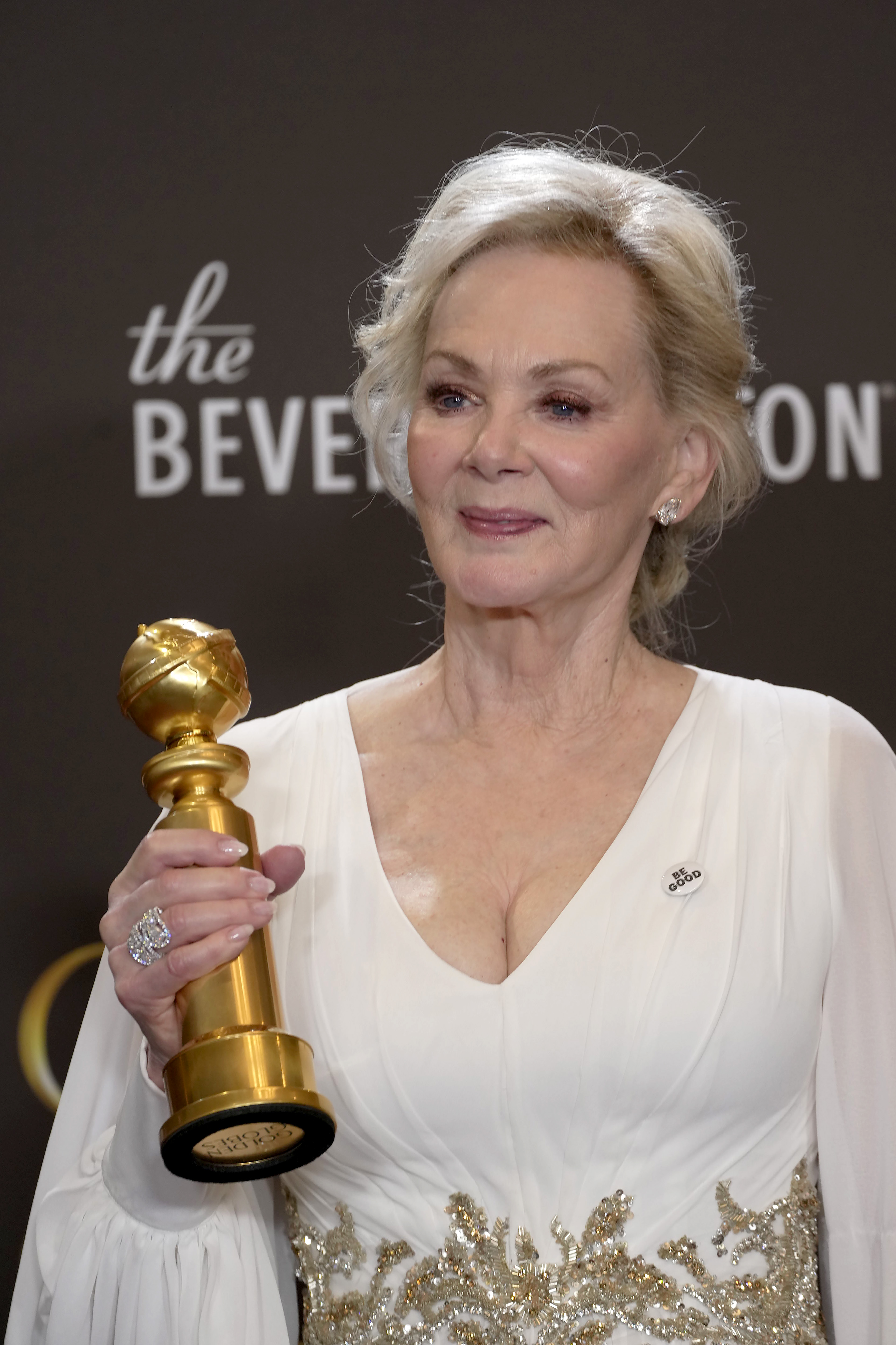 Jean Smart wearing her "Be Good" pin as she holds her award at the 83rd Annual Golden Globe Awards in Beverly Hills, California on January 11, 2026. | Source: Getty Images