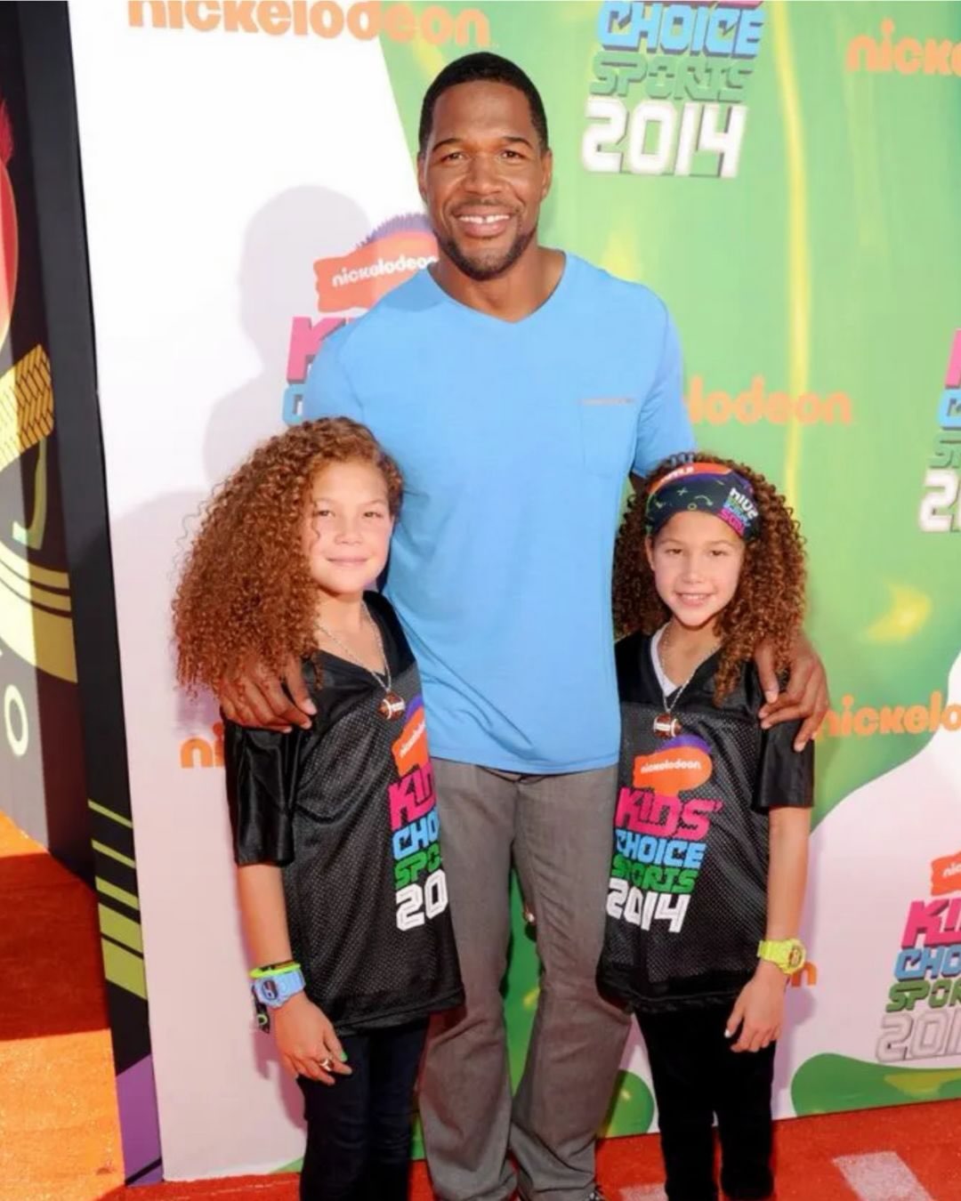 A nostalgic red carpet photograph shows Michael Strahan proudly posing with his young twins at the 2014 Nickelodeon Kids' Choice Sports Awards. | Source: Instagram/michaelstrahan