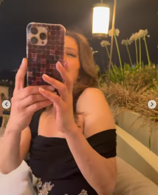 Jennifer also shared a clip of Lynda recording part of the celebration on her phone. The behind-the-scenes moment gave followers another glimpse into the sisters' birthday festivities. | Source: Instagram/jlo
