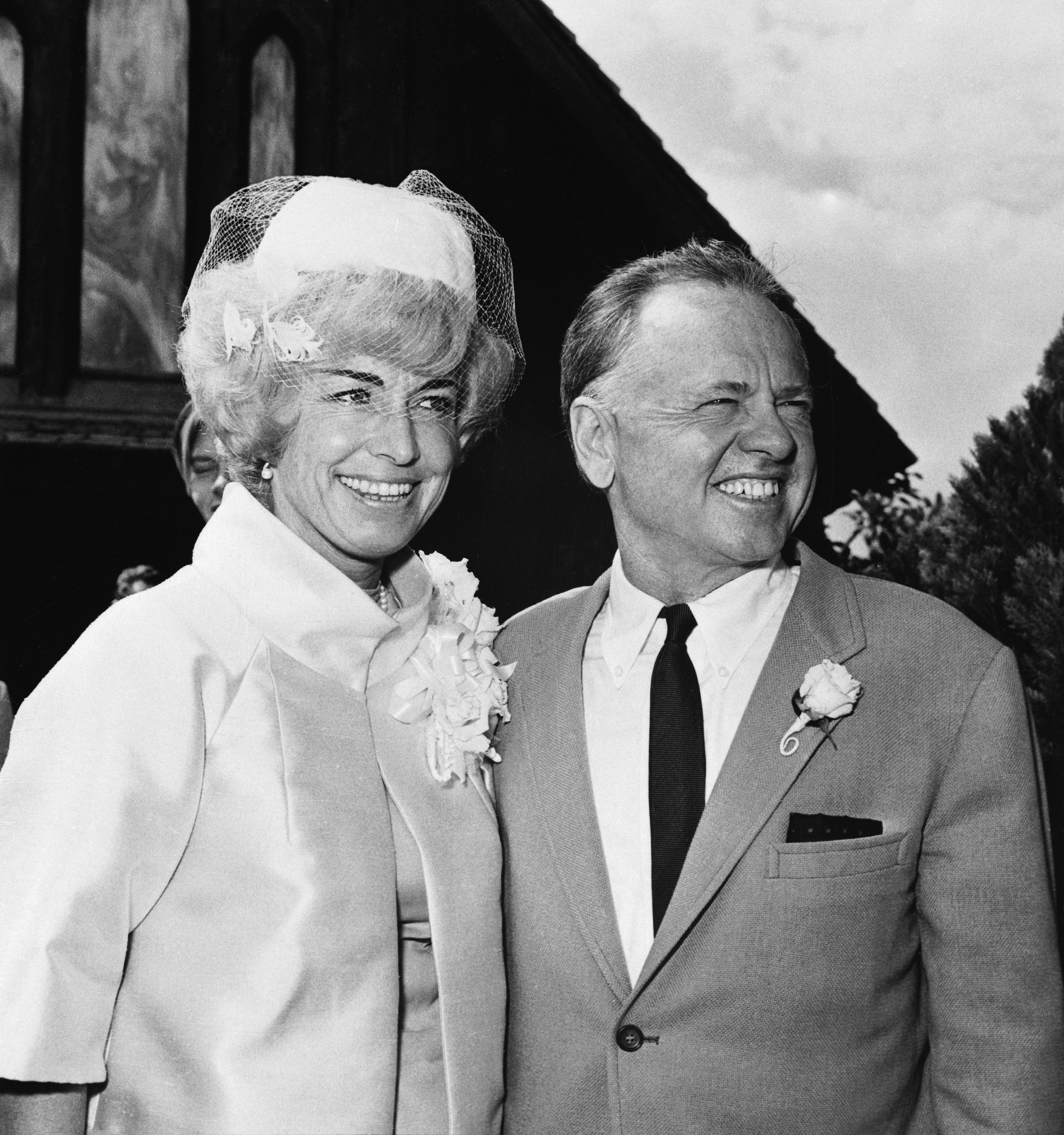 Marge Lane and Mickey Rooney photographed after their Las Vegas wedding on September 10, 1966. | Source: Getty Images