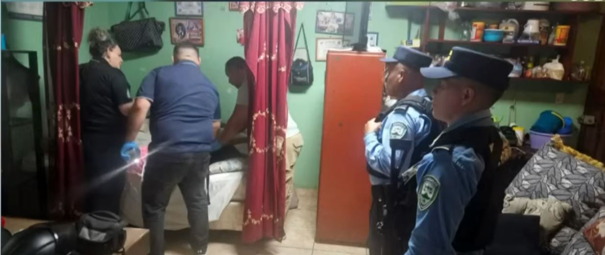Police personnel at home | Source: YouTube/televicentroHN