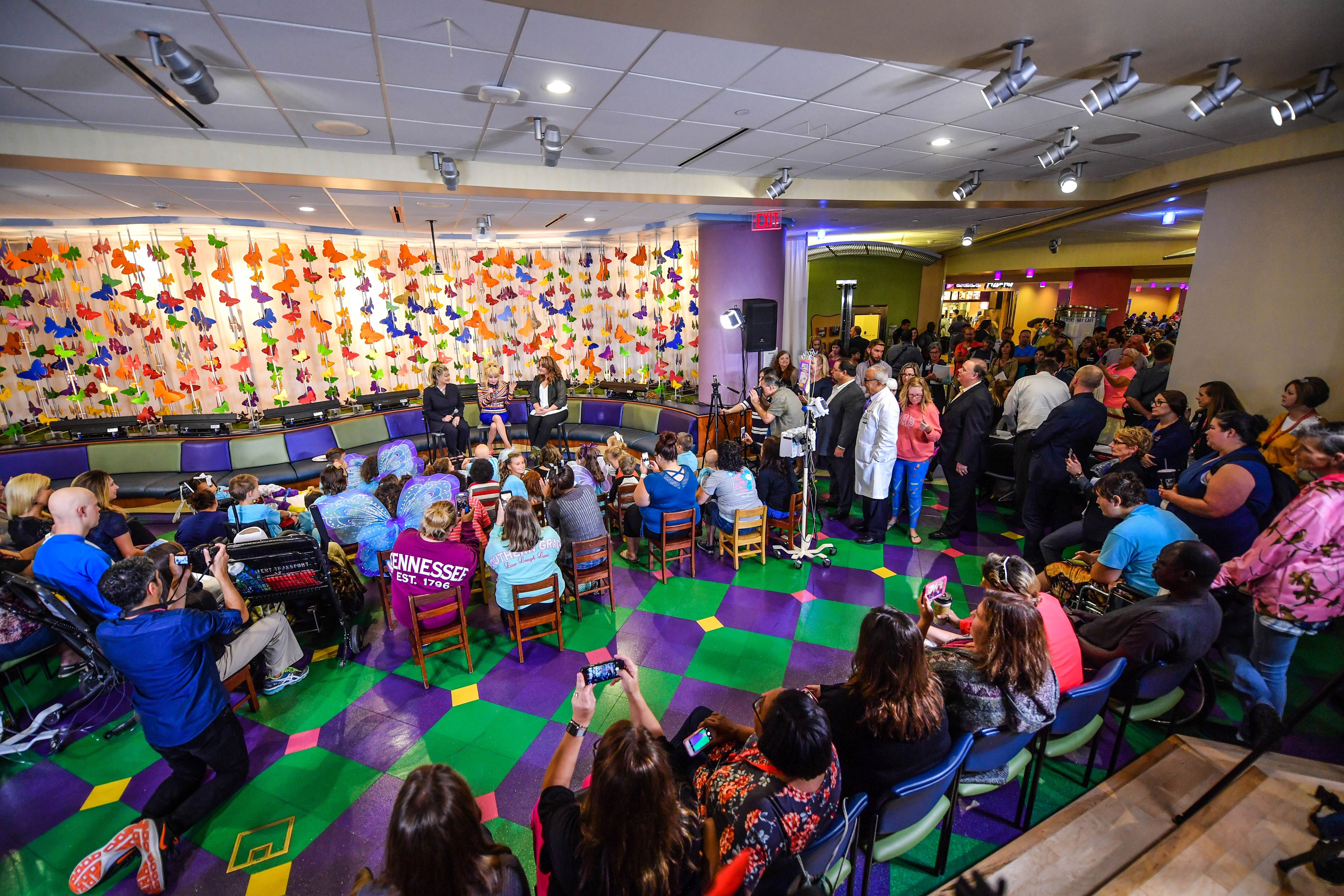 Dolly Parton visits Monroe Carell Jr. Children's Hospital at Vanderbilt to share her music and her own family's story of hope with kids and their parents in Nashville, Tennessee, on October 13, 2017. | Source: Getty Images