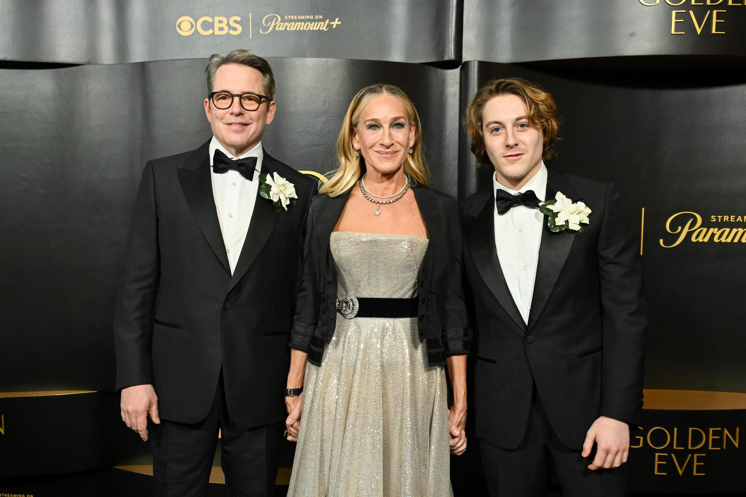 Matthew Broderick, Sarah Jessica Parker, and James Wilkie Broderick smiling on the red carpet. | Source: Getty Images