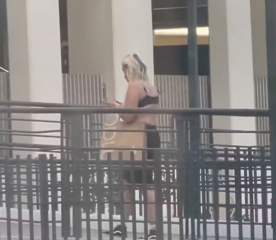 Amanda Bynes spotted walking to a venue in Los Angeles. | Source: X/@TMZ