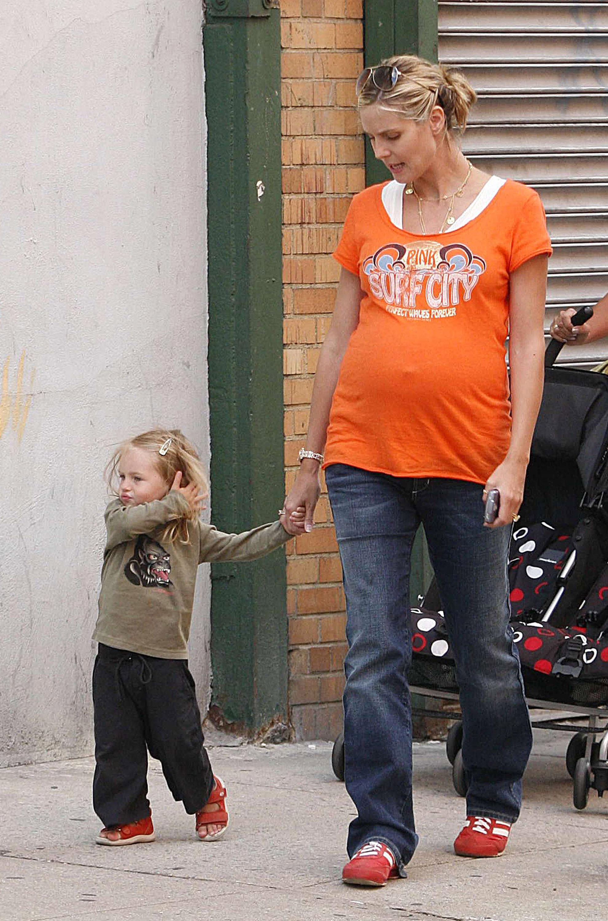 Heidi and Leni Klum spotted in New York City on September 11, 2006. | Source: Getty Images