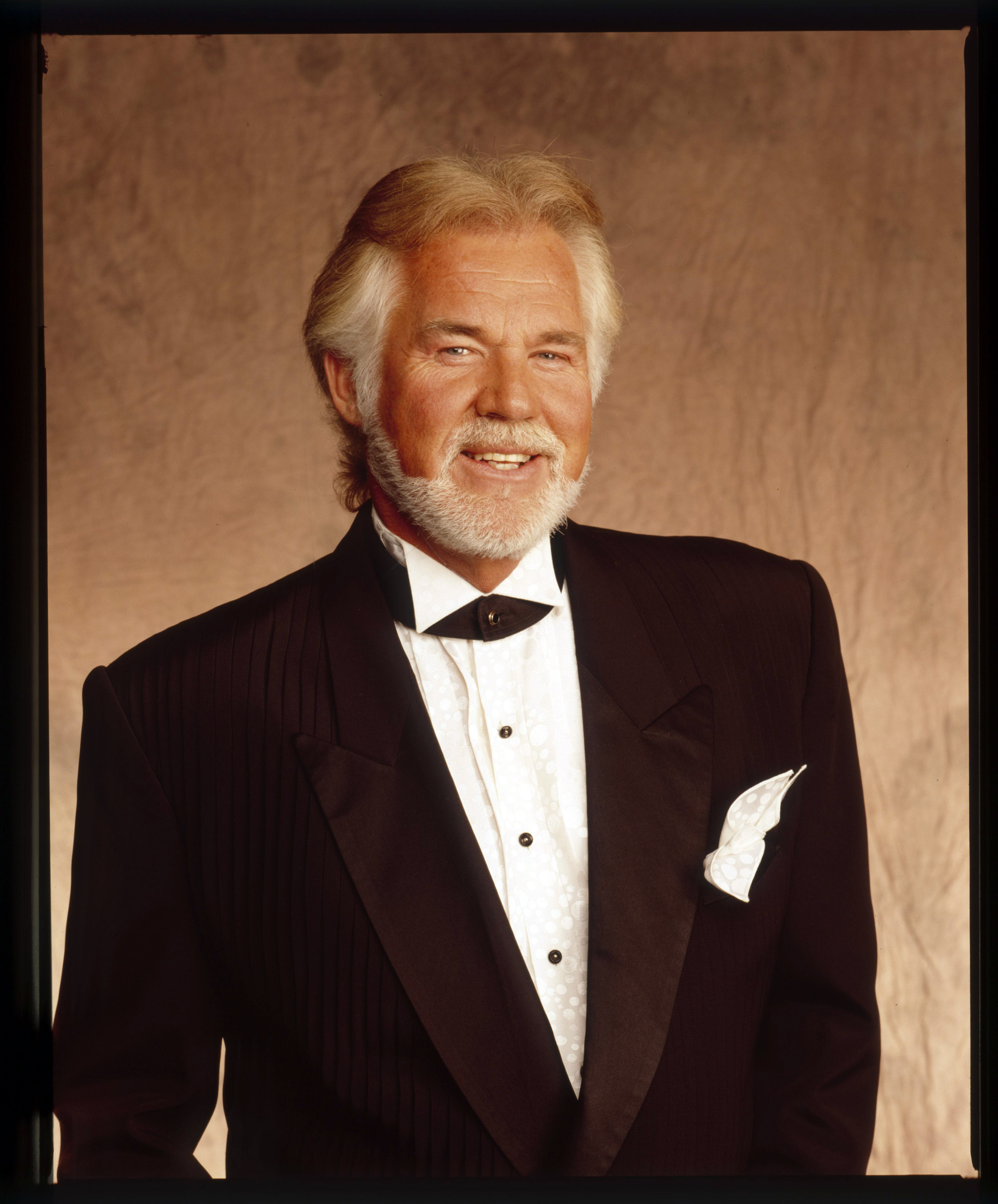 Kenny Rogers photographed for the 20th Anniversary Special Gallery of the 1993 American Music Awards. | Source: Getty Images
