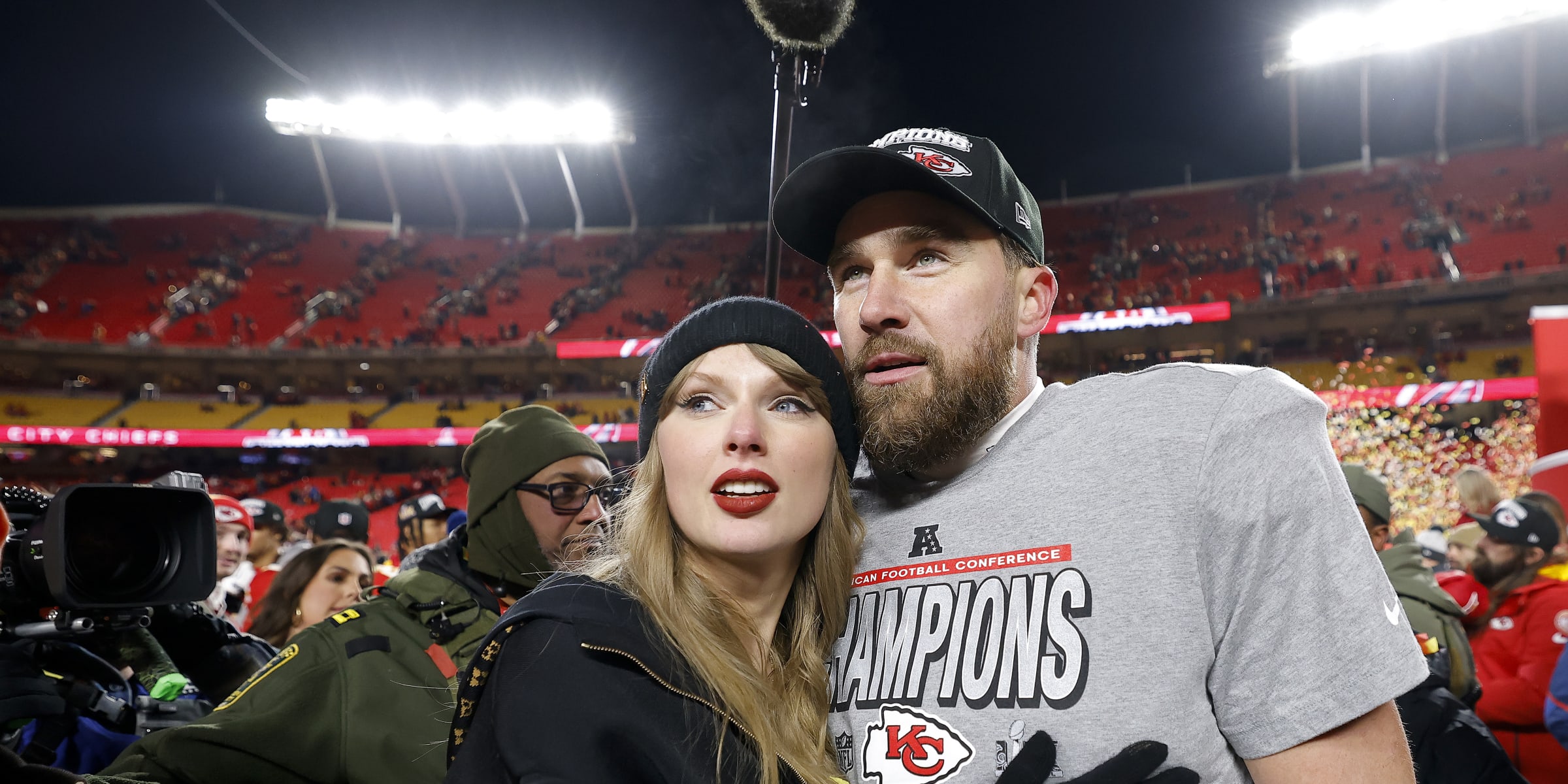 Taylor Swift and Travis Kelce. | Source: Getty Images