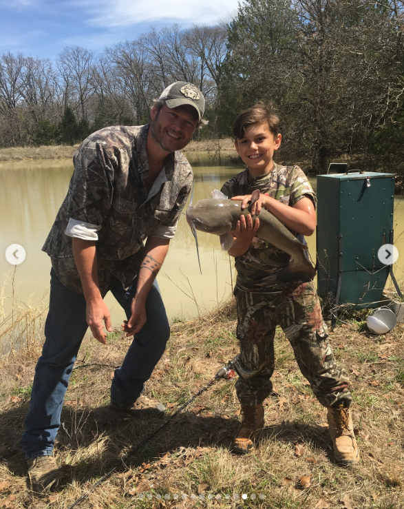 Kingston Rossdale posing Blake Shelton | Source: Instagram/gwenstefani