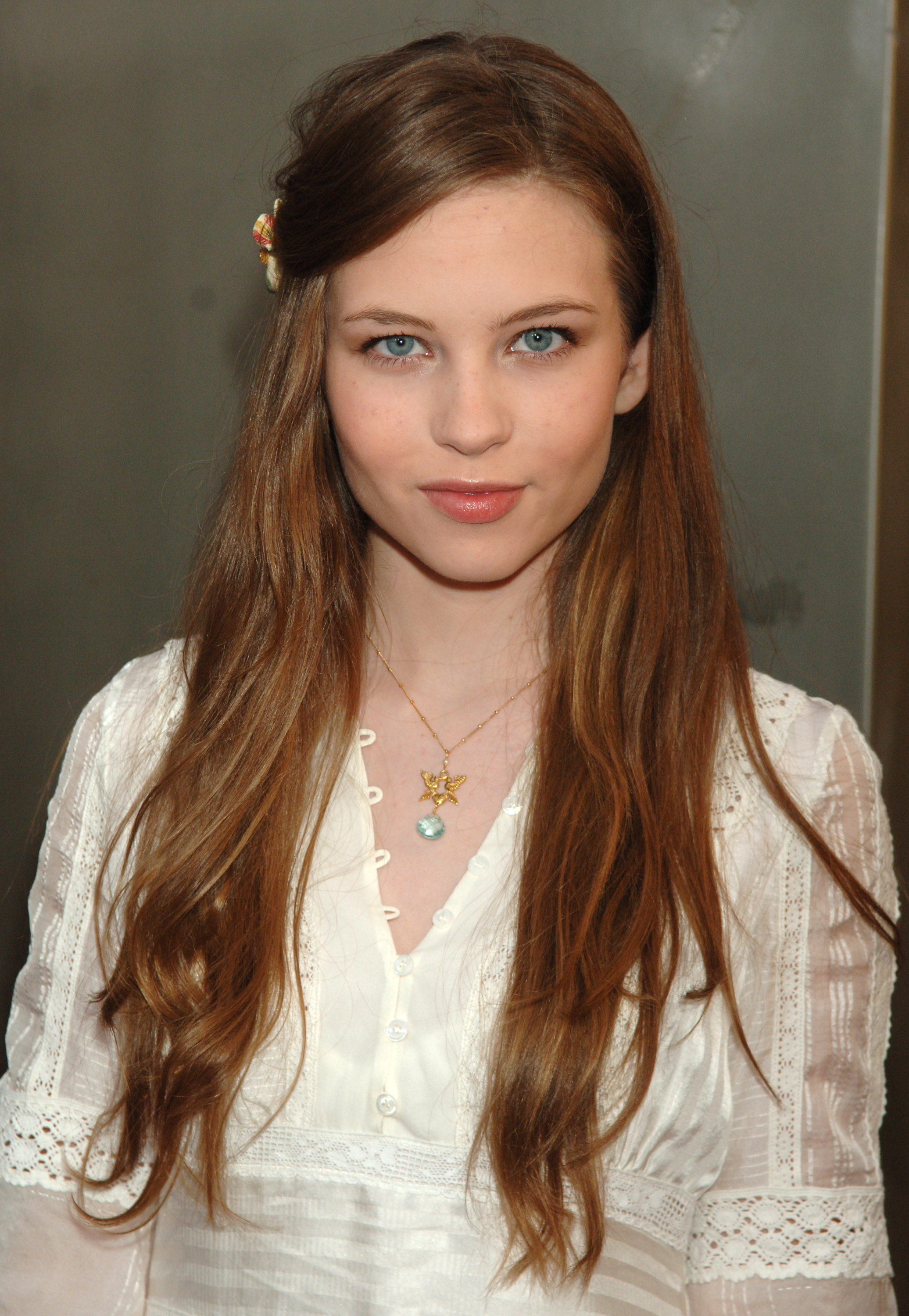 Daveigh Chase arrives at the Deadwood Season Premiere at the Cinerama Dome in Hollywood, several years before her screen appearances became increasingly infrequent. | Source: Getty Images