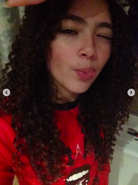 Monroe Cannon winking playfully and sticking her tongue out for the camera. | Source: Instagram/roecannon