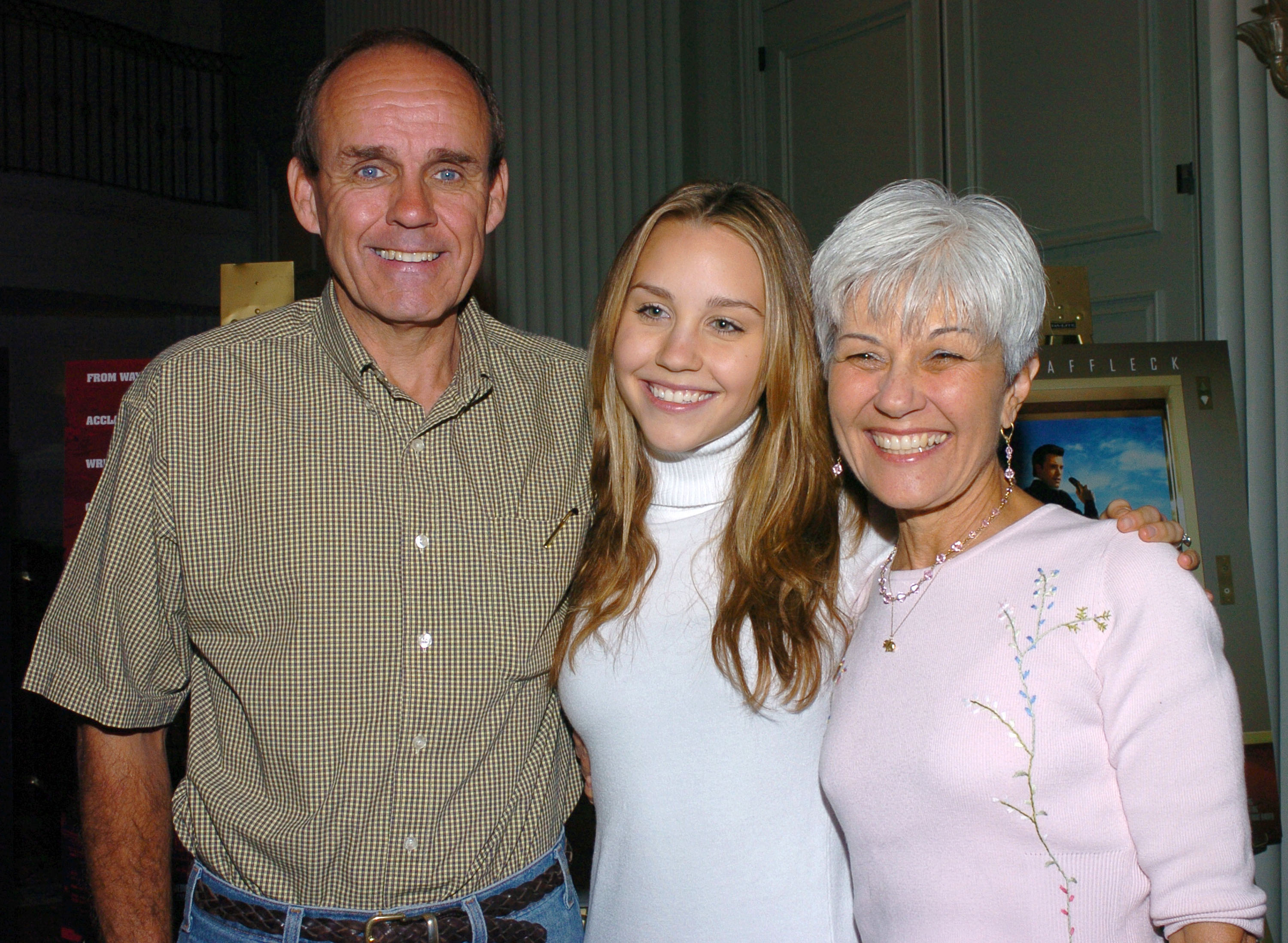 Amanda Bynes with parents at the American Film Market-Media 8 Breakfast on November 4, 2004 | Source: Getty Images