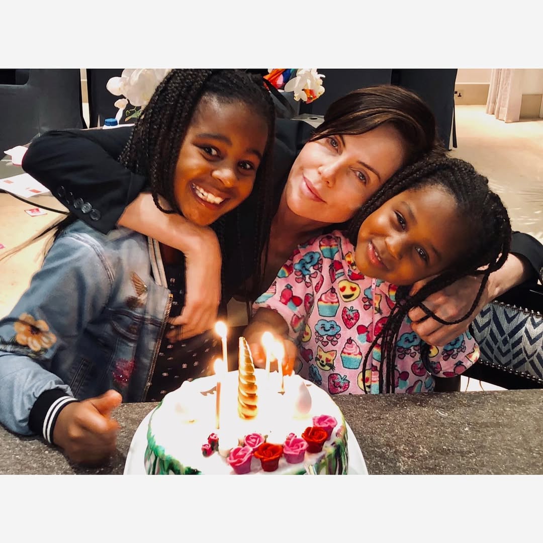 Charlize Theron poses with her daughters, Jackson and August, from a post dated September 26, 2020 | Source: Instagram/charlizeafrica