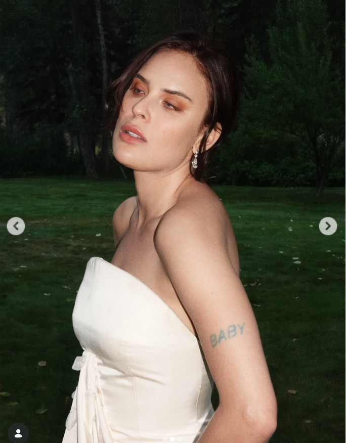 Tallulah Willis models the strapless ivory gown in a closer look at its sculpted bodice and delicate detailing, offering another glimpse of the custom design before its full reveal. | Source: Instagram/buuski