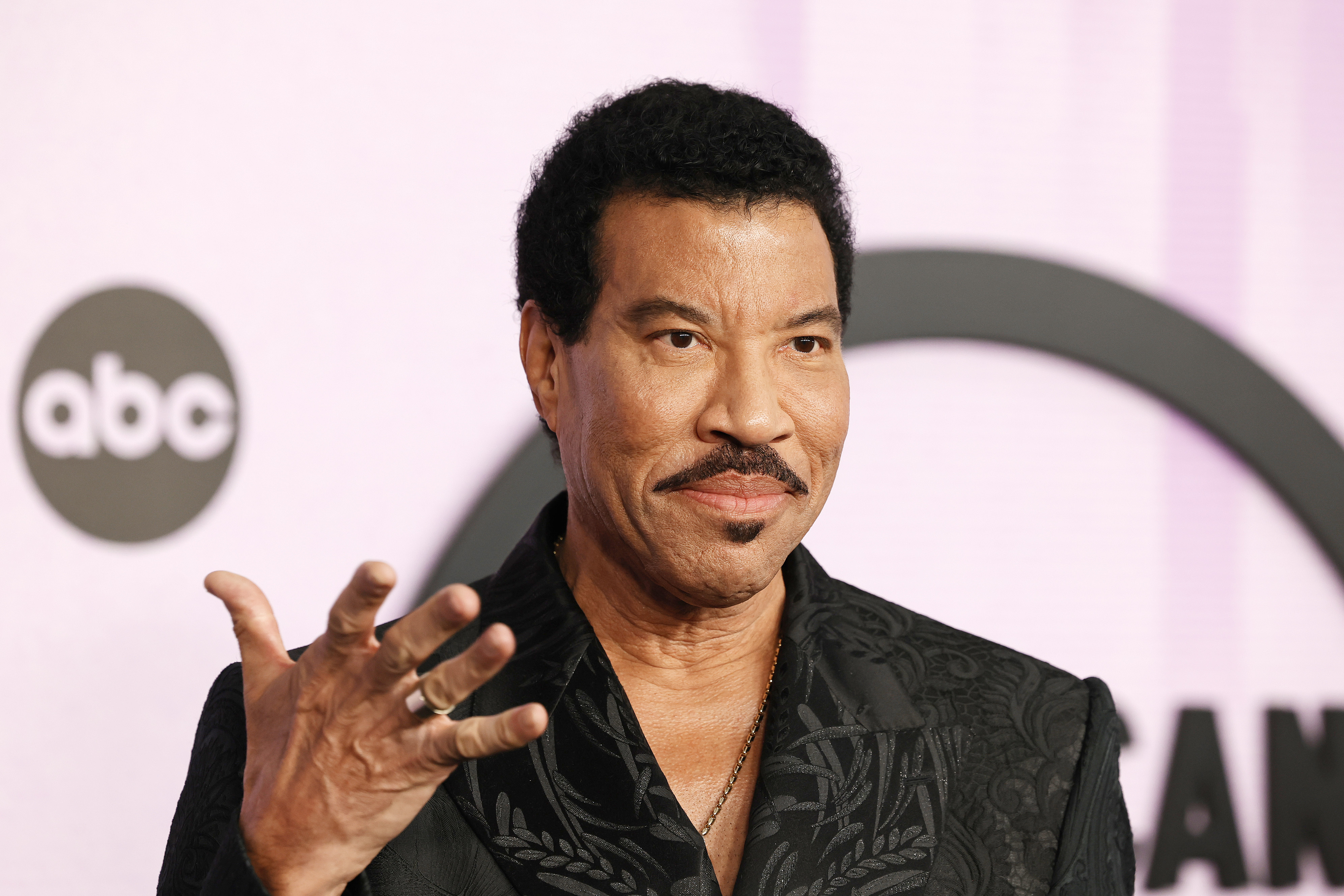Lionel Richie appeared at the 2022 American Music Awards in Los Angeles, one of his many high-profile appearances before his recent health concerns. Years later, his St. Louis concert would take on new significance. | Source: Getty Images