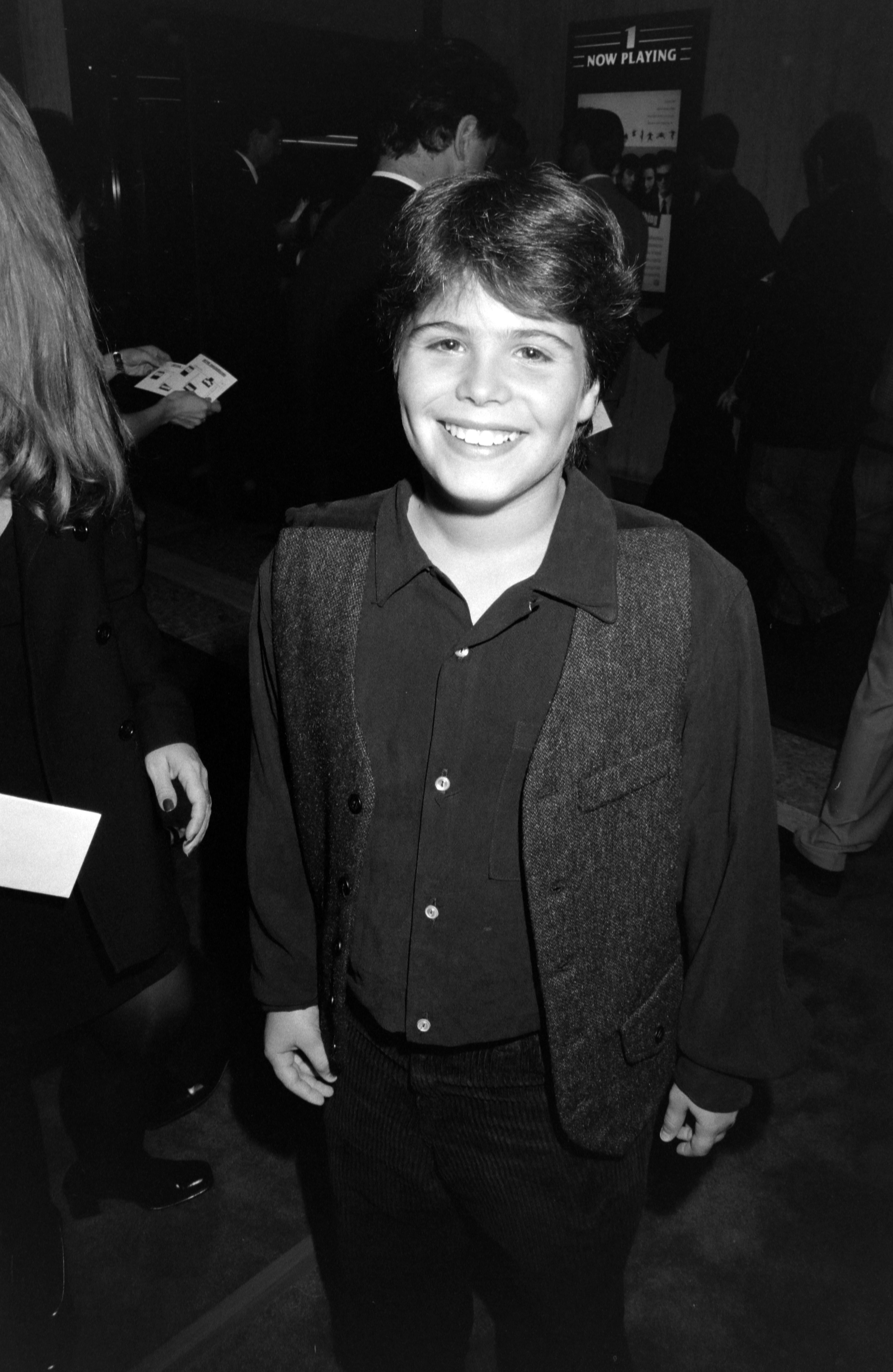 The young actor smiles at the Los Angeles premiere of That Thing You Do! in September 1996, a film directed by his former on-screen father, Tom Hanks. | Source: Getty Images.