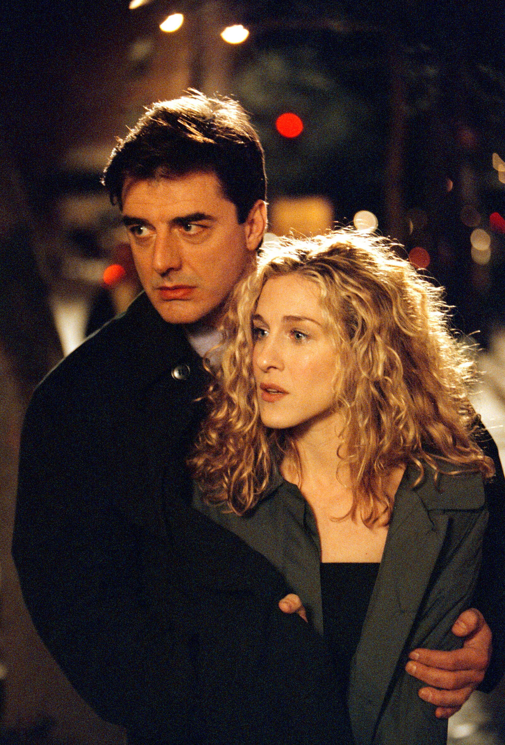 Chris Noth and Sarah Jessica Parker as their characters Carrie and Big from "Sex and the City" in 2002. | Source: Getty Images