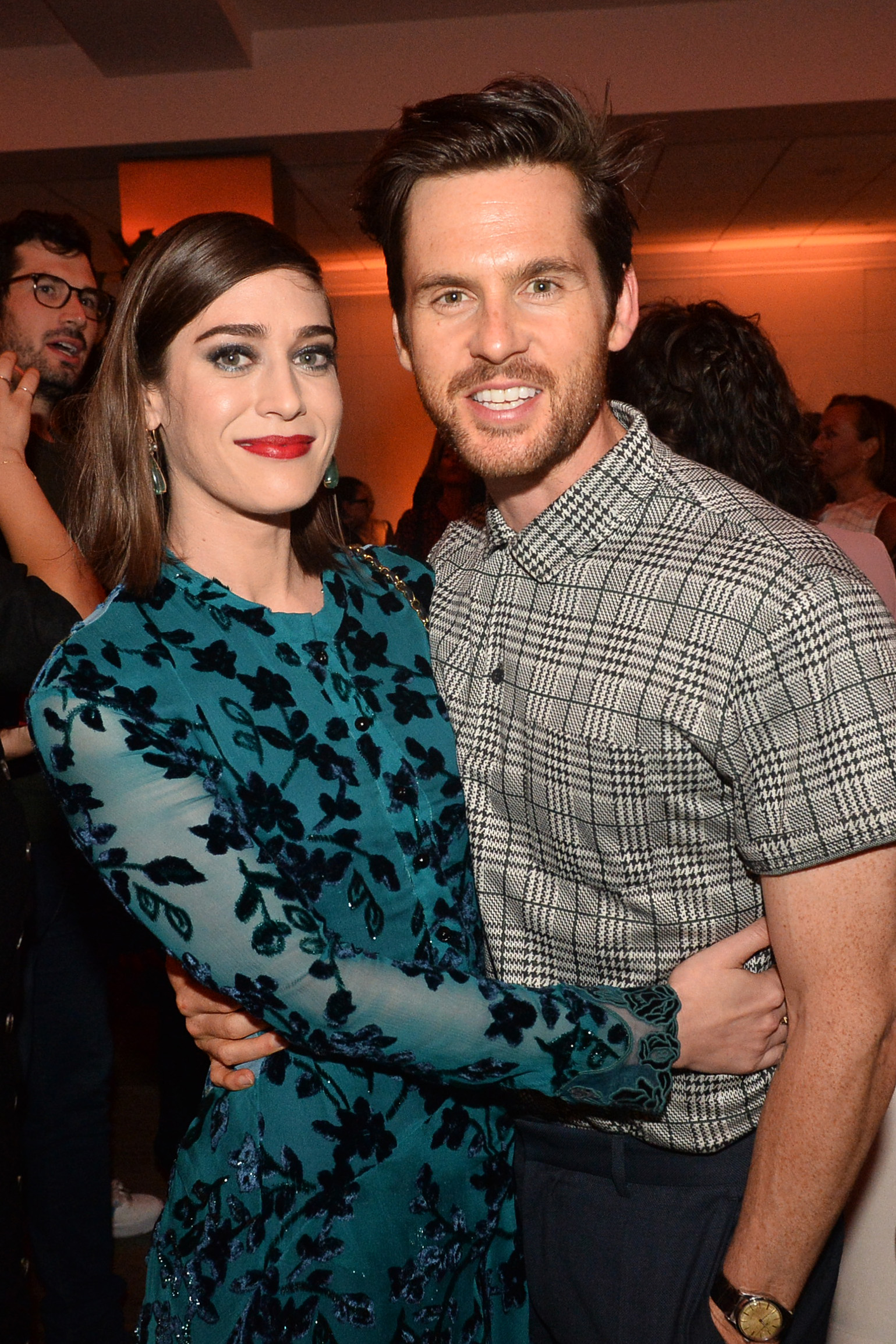 Lizzy Caplan and Tom Riley attend the after party of Apple TV+'s 'Truth Be Told' on November 11, 2019 in Beverly Hills, California. | Source: Getty Images