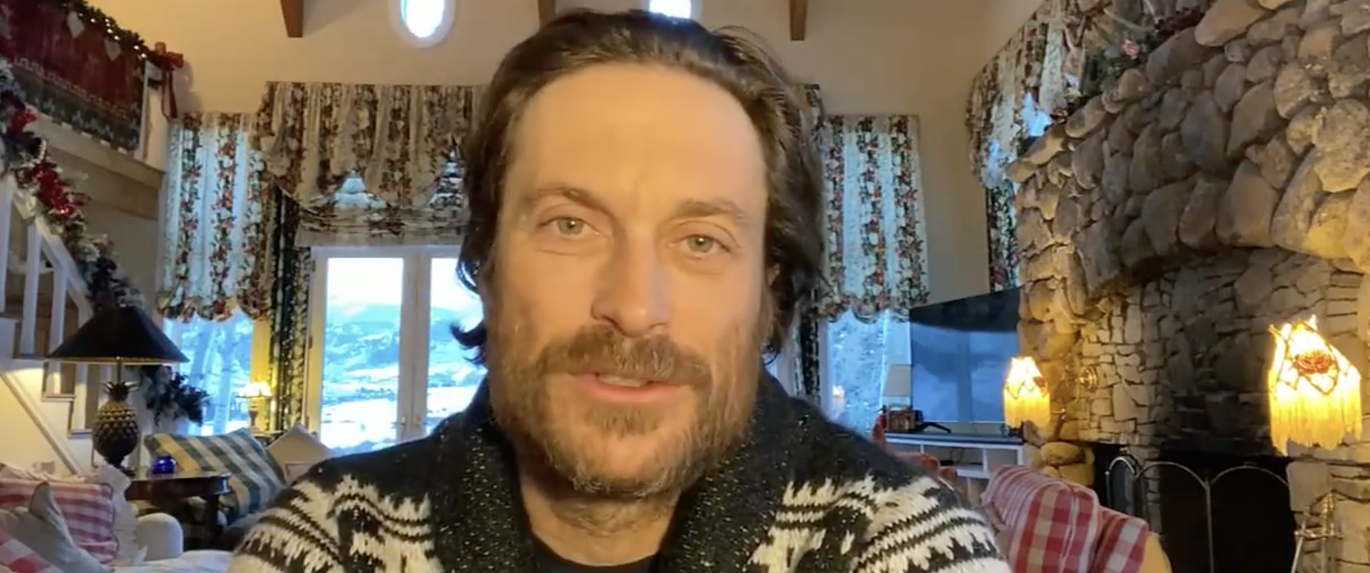 Goldie built the house Oliver was sitting in first, while Kurt later built another house on the property, gradually giving the Colorado retreat the feel of a small family compound. | Source: YouTube/Live with Kelly and Ryan