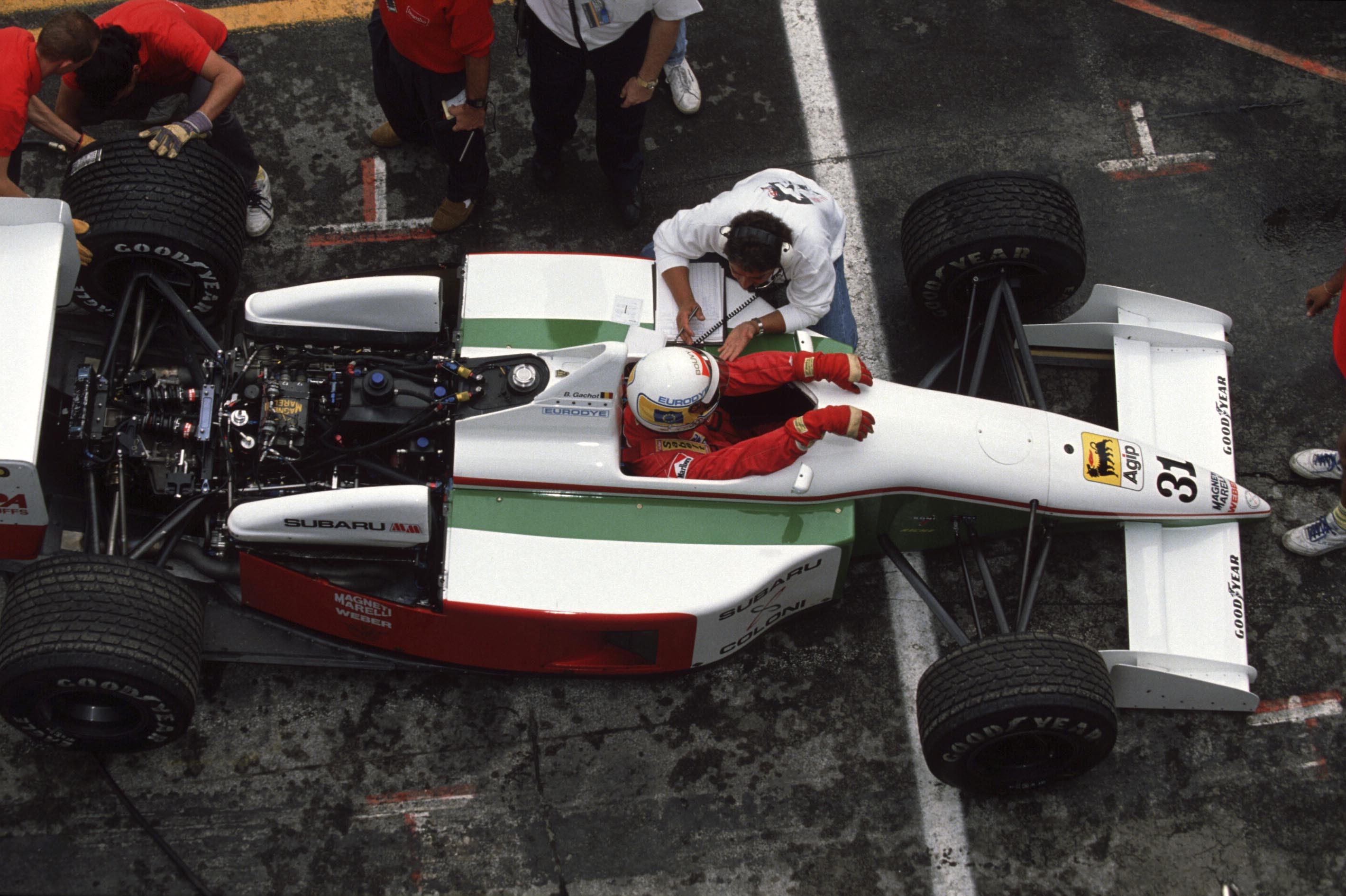 Bertrand Gachot during the Mexican Grand Prix at Autódromo Hermanos Rodríguez in Mexico City, Mexico, on June 24, 1990. | Source: Getty Images
