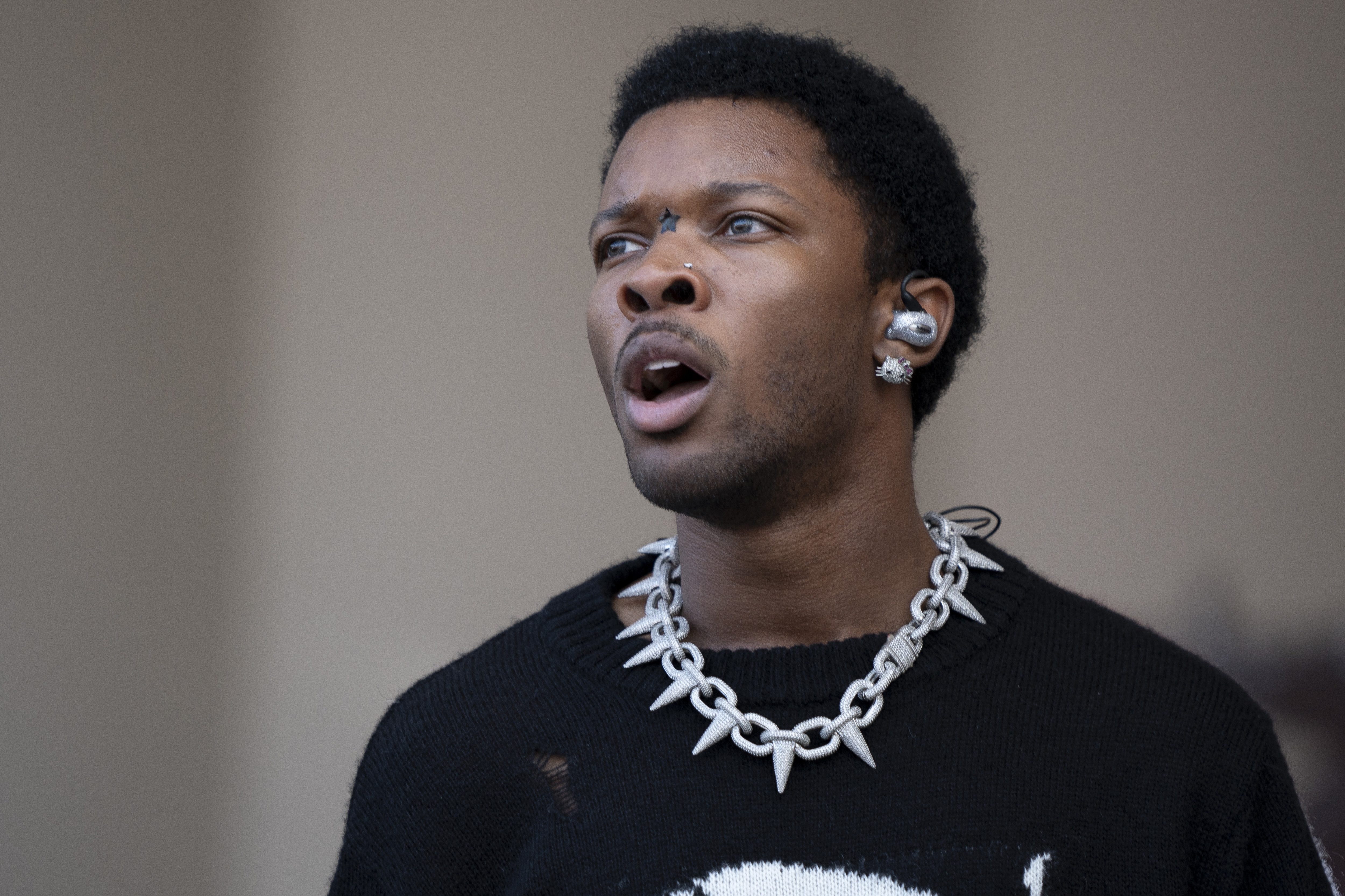 d4vd performs onstage at Lollapalooza in Chicago on August 1, 2024 | Source: Getty Images