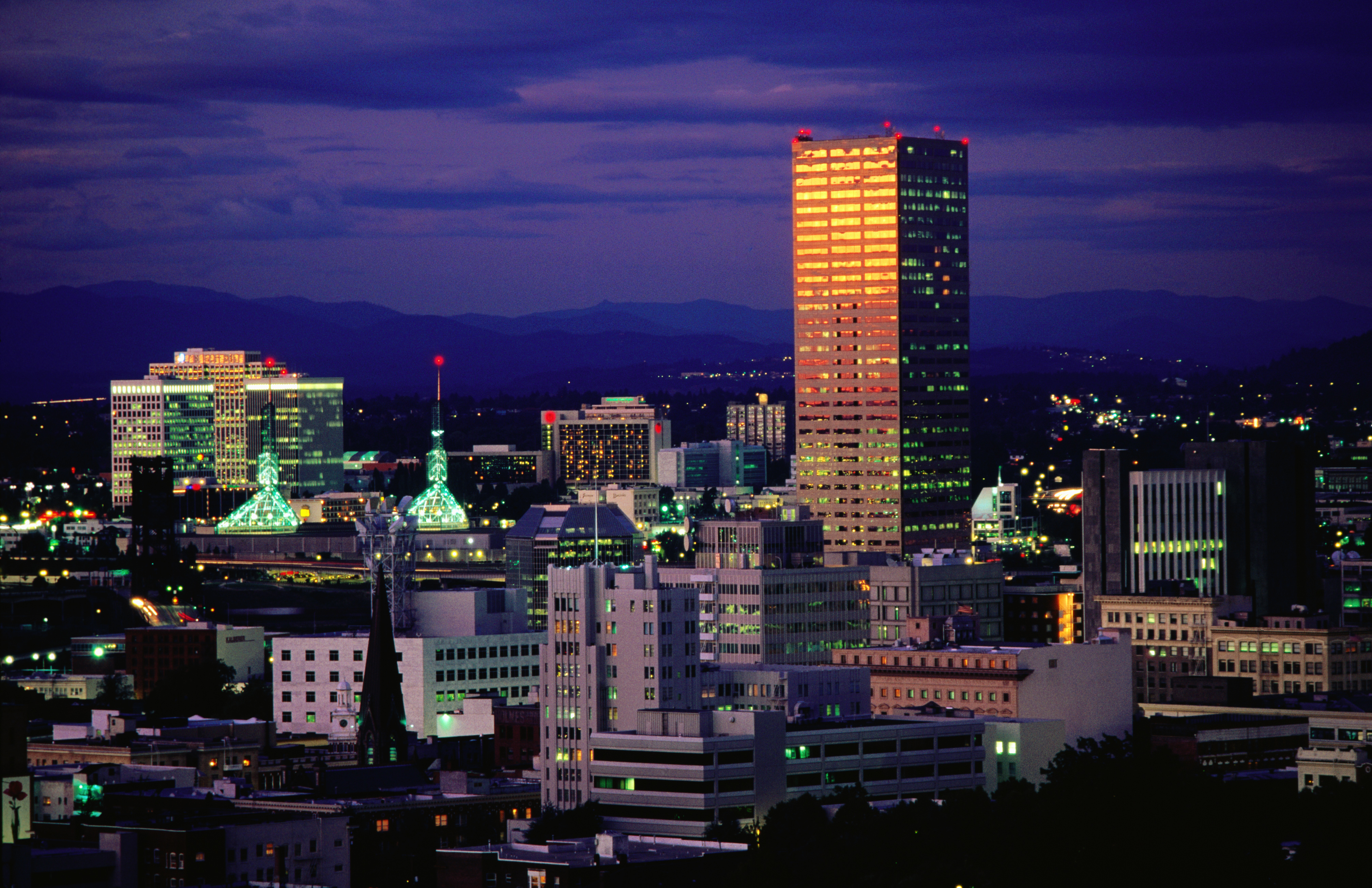 A view of Portland, Oregon in the night. | Source: Getty Images