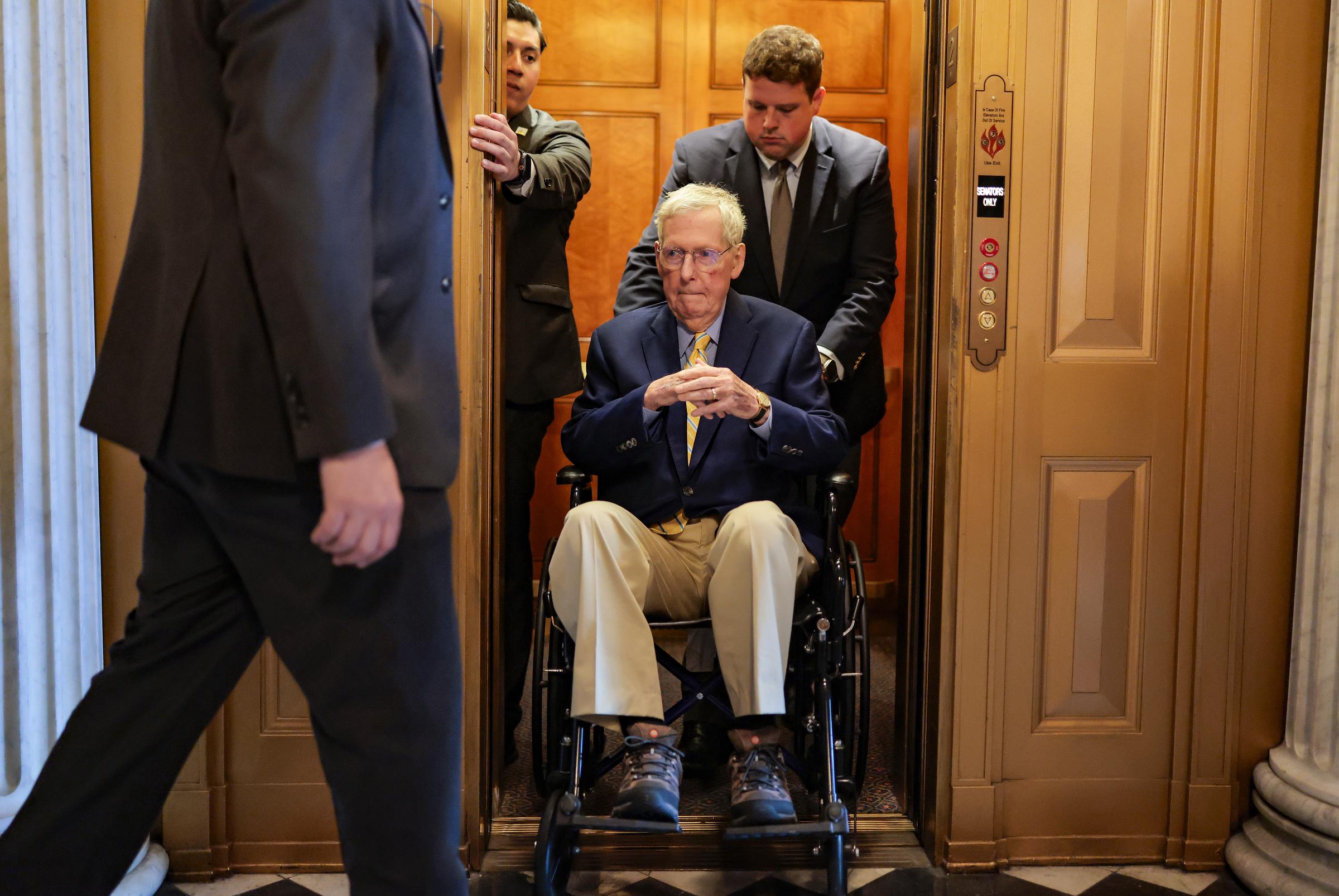 The seven minutes before Mitch McConnell was hospitalized are now the best-documented part of the medical emergency. Emergency dispatch communications trace how first responders reacted between 8:36 a.m. and 8:43 a.m. as the situation unfolded. | Source: Getty Images