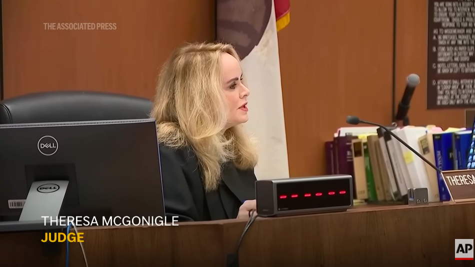 Judge Theresa McGonigle addressing Alan Jackson after he spoke. | Source: YouTube/Associated Press