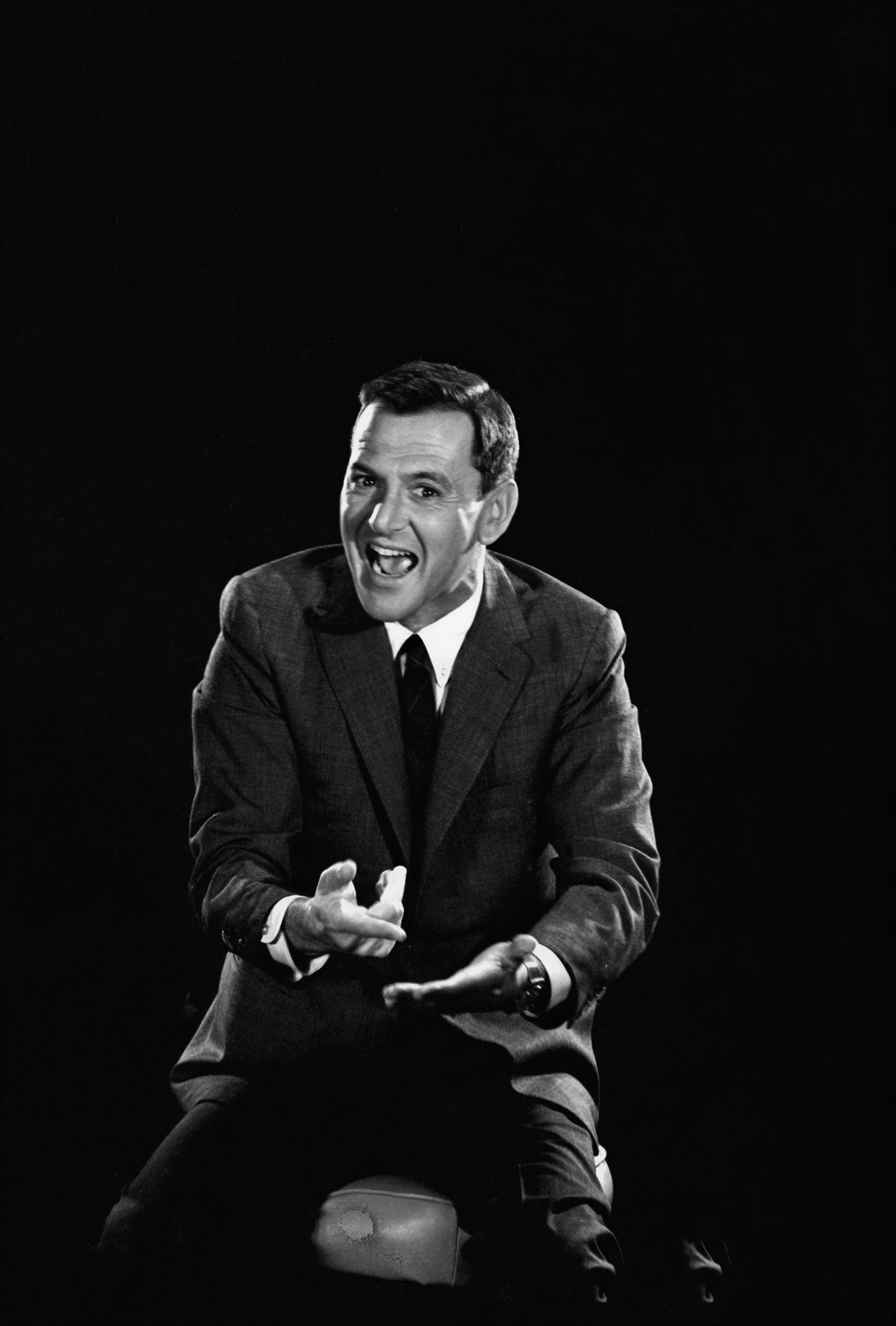 Tony Randall during a portrait session to promote the film "Send Me No Flowers" in Los Angeles, California, in 1963 | Source: Getty Images