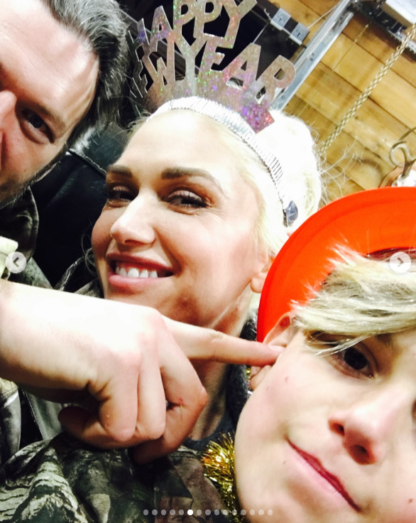 Blake Shelton, Gwen Stefani, and Kingston Rossdale pose together | Source: Instagram/gwenstefani