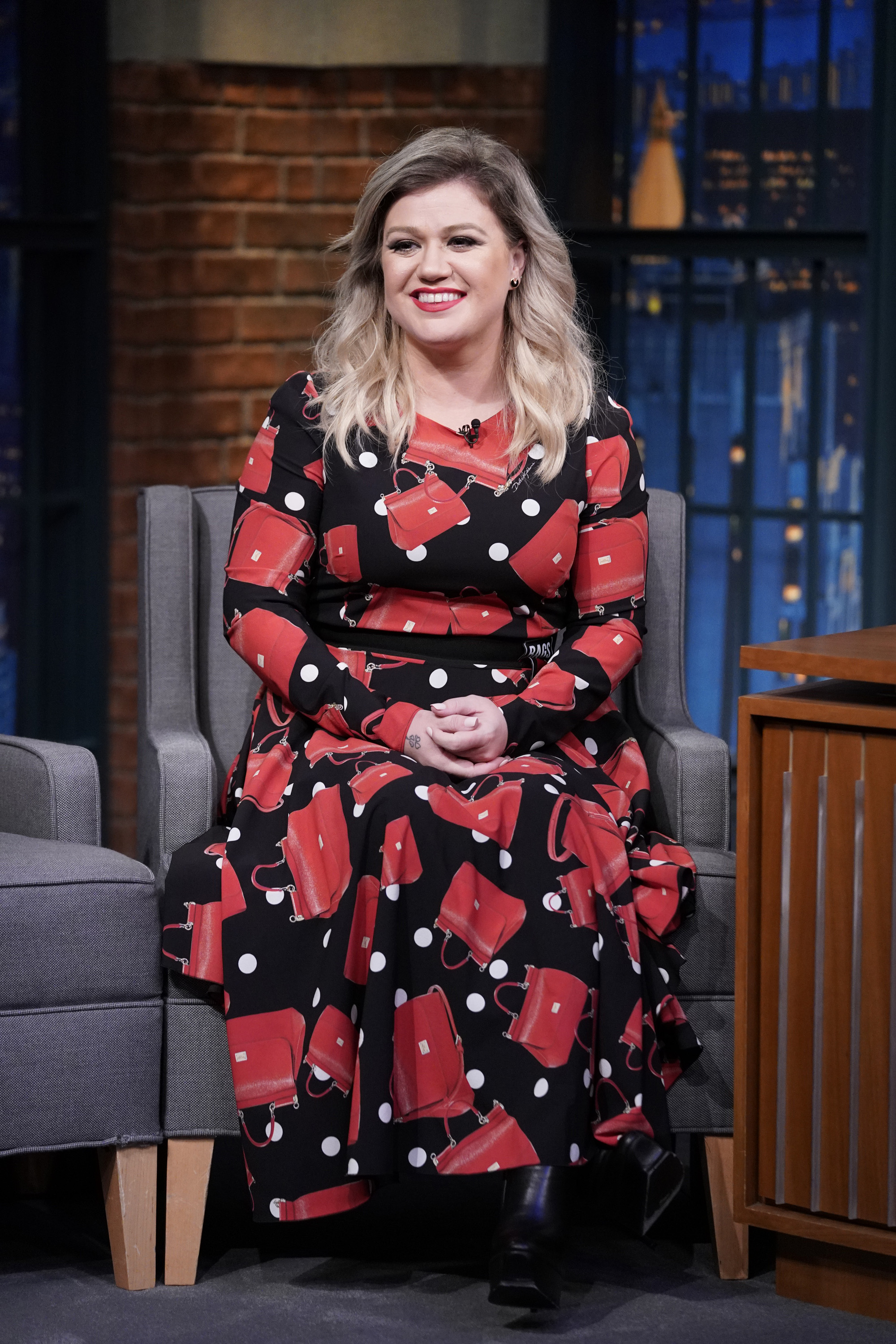 Kelly Clarkson during an interview on Late Night with Seth Meyers in New York City on September 20, 2018 | Source: Getty Images