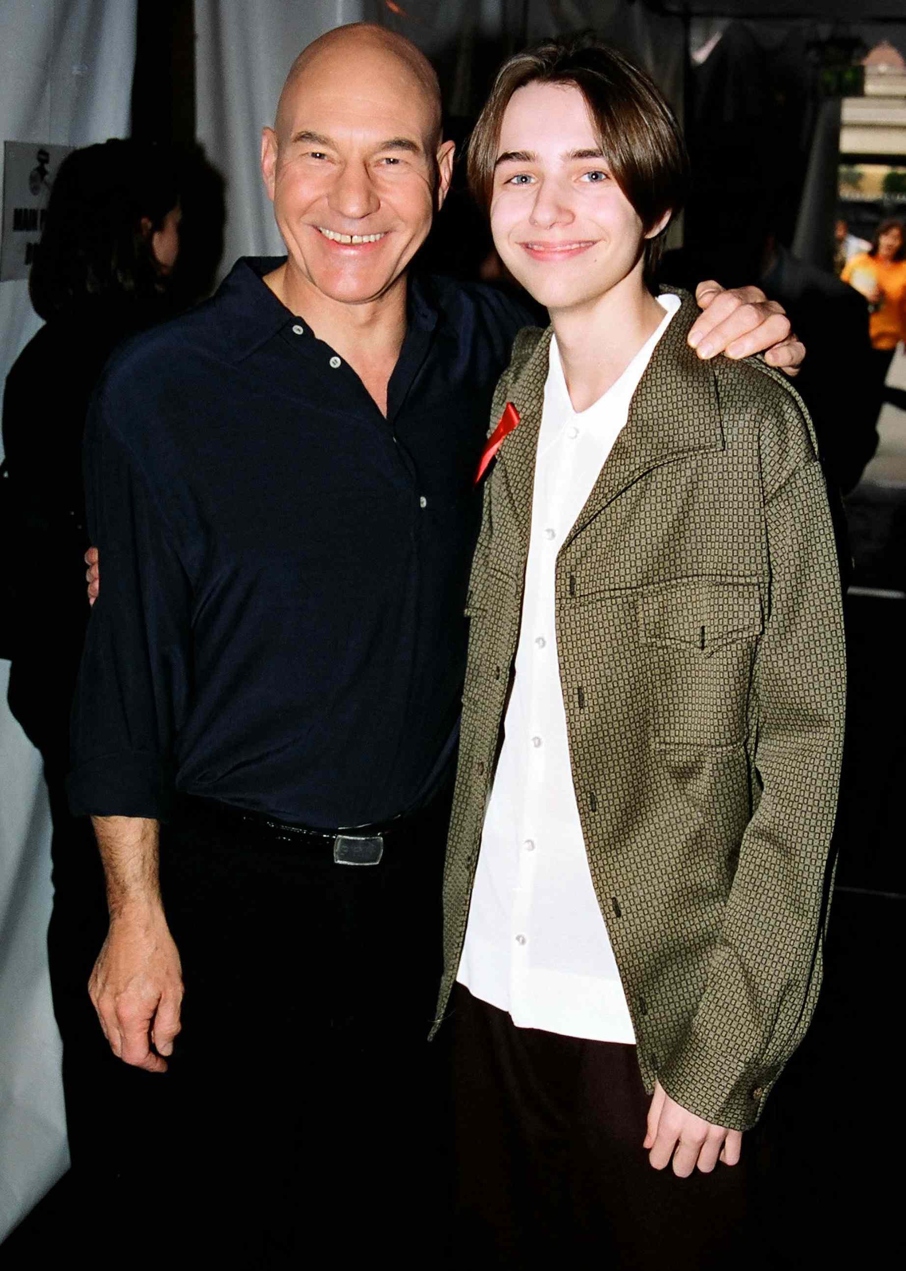 Patrick Stewart smiles alongside young actor Vincent Kartheiser at the 1997 Nickelodeon Kids’ Choice Awards. The 2 also starred together in the thriller Masterminds, in which Stewart played a villain — a striking contrast to his beloved role as Captain Picard. | Source: Getty Images