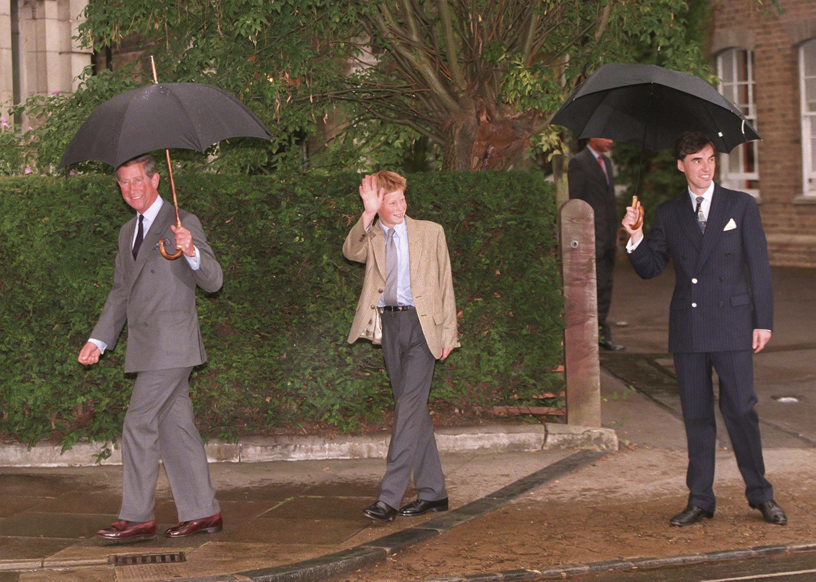 Harry arrived at Eton in 1998 with his father, now King Charles III, and housemaster Dr. Andrew Gailey. His enrollment followed William’s and preceded George’s arrival nearly three decades later. | Source: Getty Images