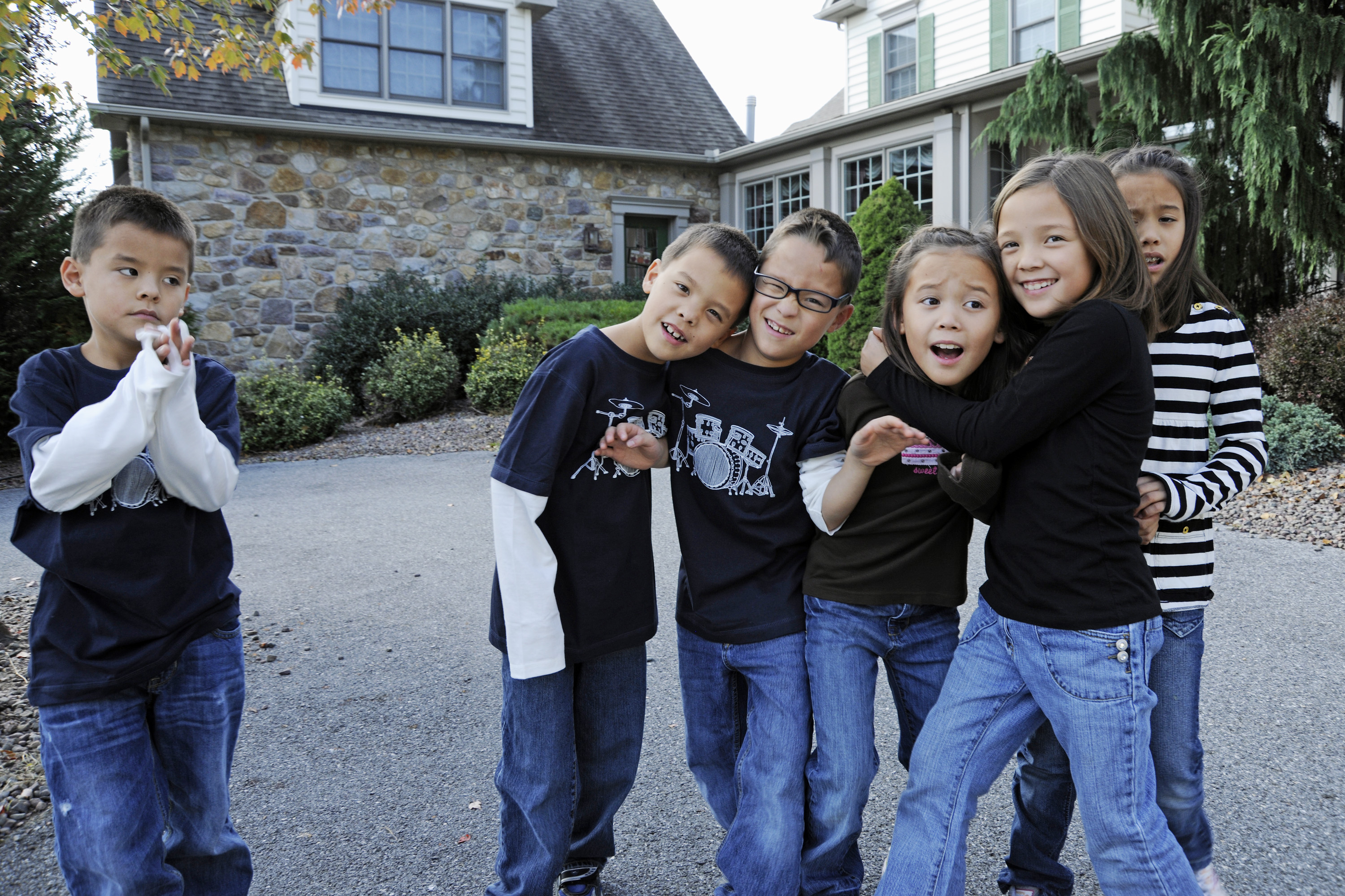 The Gosselin children pose together outside their Pennsylvania home, with the house’s stone exterior and landscaped grounds visible behind them. The family photo accompanies discussion of Collin’s memoir, In the Shadow of Eight: Surviving the Reality of My Childhood, and the allegations about his upbringing, which Kate has disputed. | Source: Getty Images