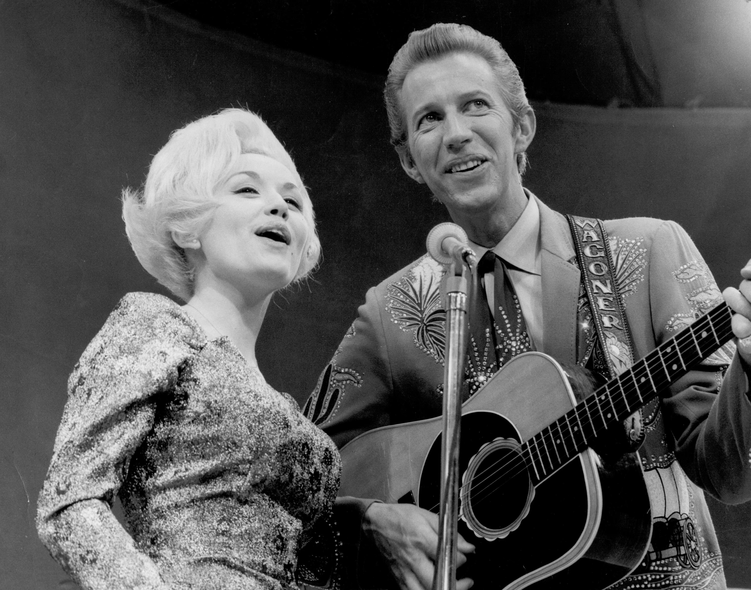 Dolly Parton and Porter Wagoner perform together circa 1967, around the time their professional partnership began on The Porter Wagoner Show and set Dolly on the path toward a solo career. | Source: Getty Images