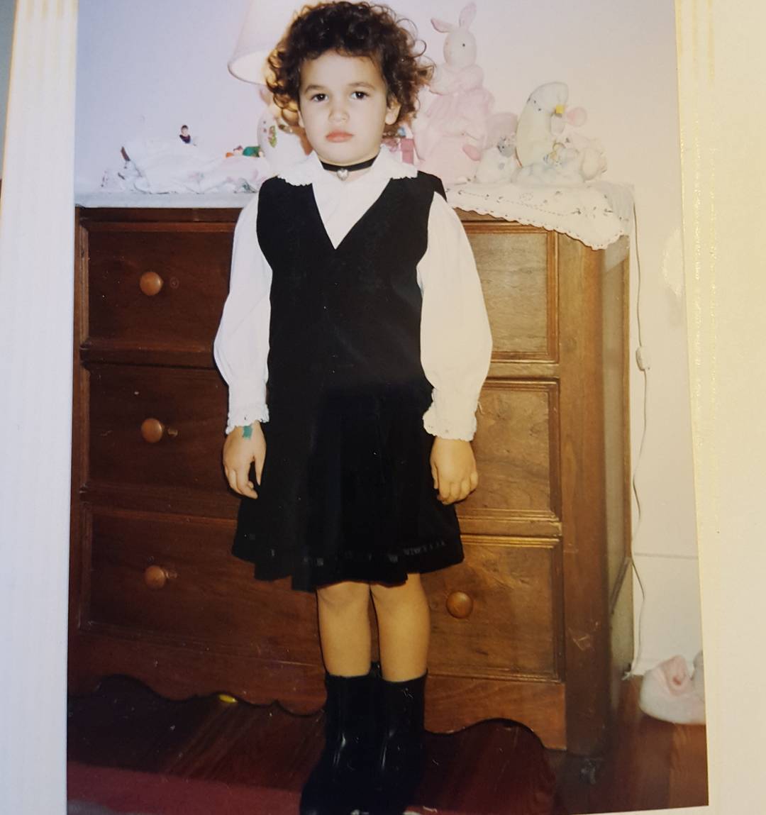 Scarlett's early photos quickly became part of the conversation because fans love tracing family resemblances. And in her case, people saw connections on both sides. | Source: Instagram/scarloz