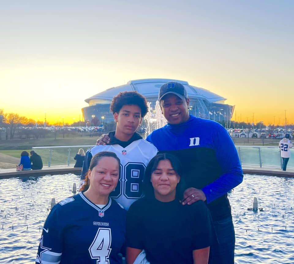 Cerina and Justin Fairfax smile for a photo with their kids, posted on December 31, 2023. | Source: Facebook/Justin Fairfax